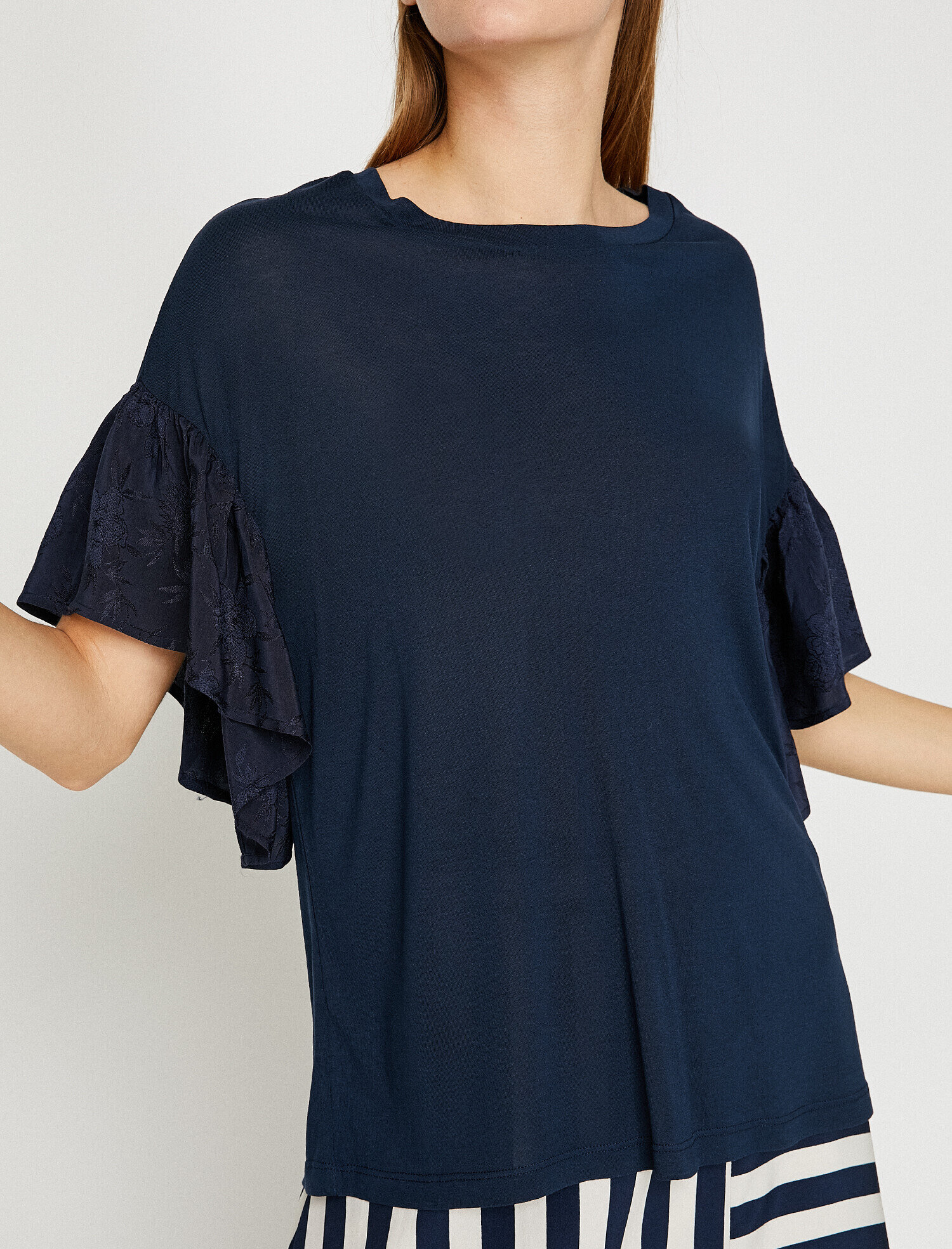   Fırfır Detaylı Tişört