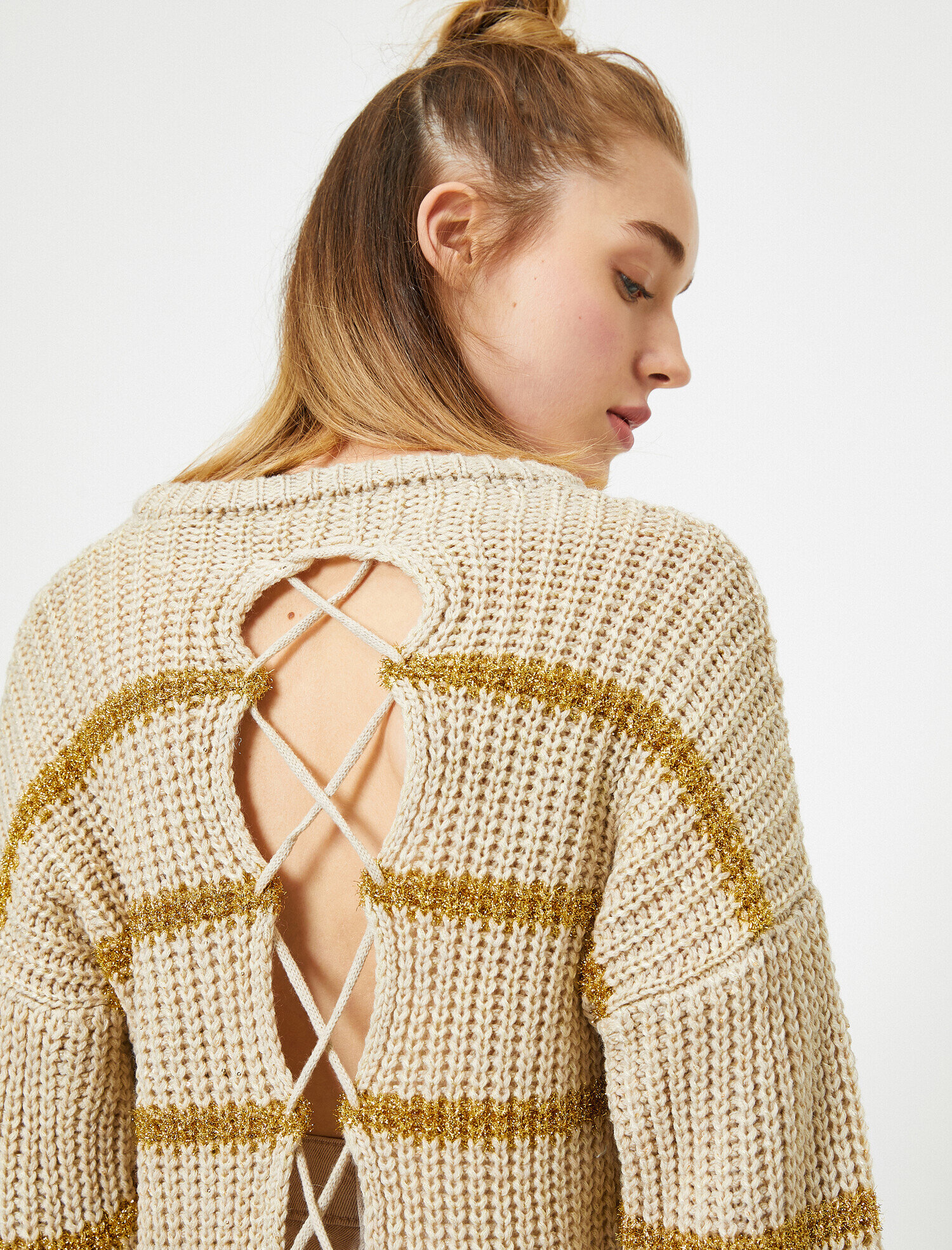   Sırt Detaylı Triko Kazak