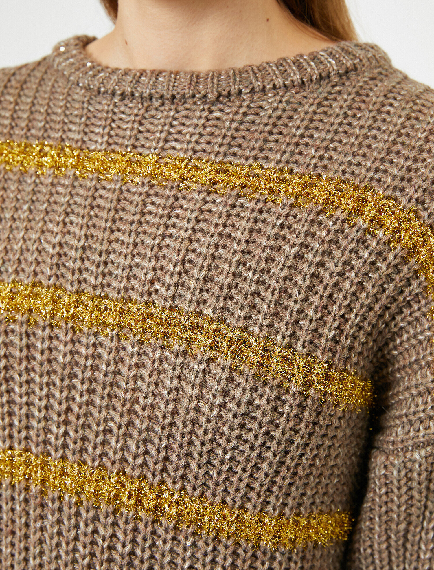   Sırt Detaylı Triko Kazak