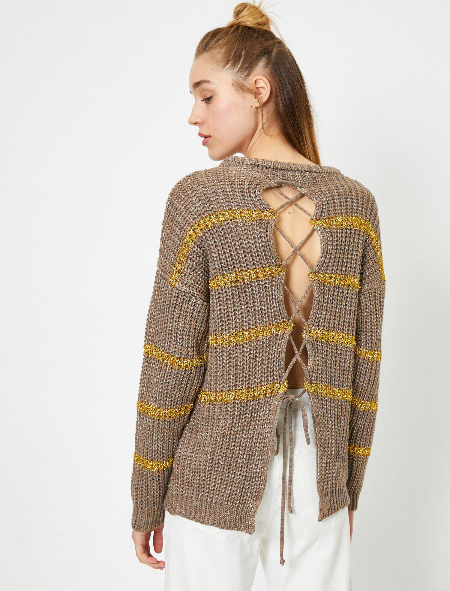   Sırt Detaylı Triko Kazak