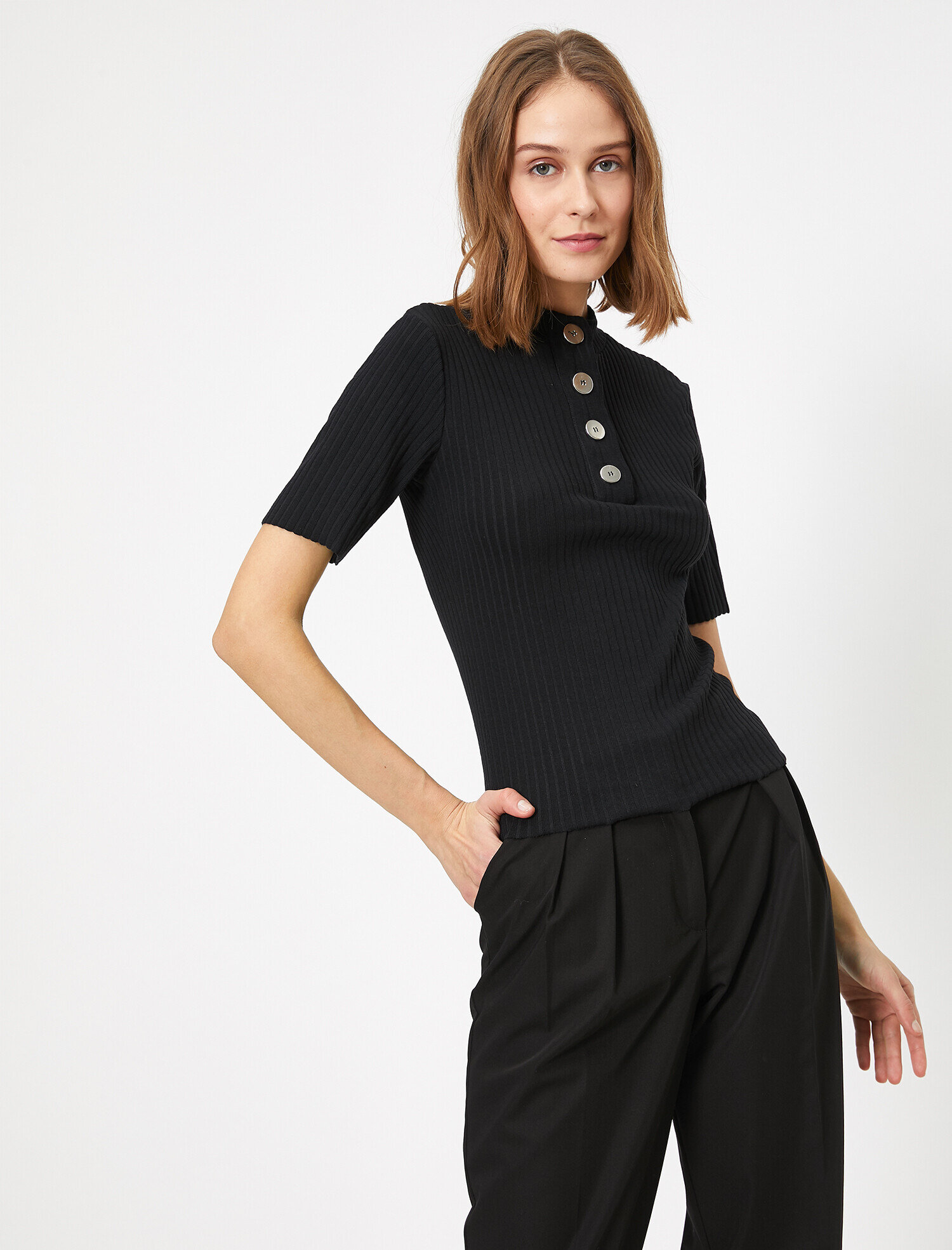   Düğme Detaylı Kısa Kollu Tişört