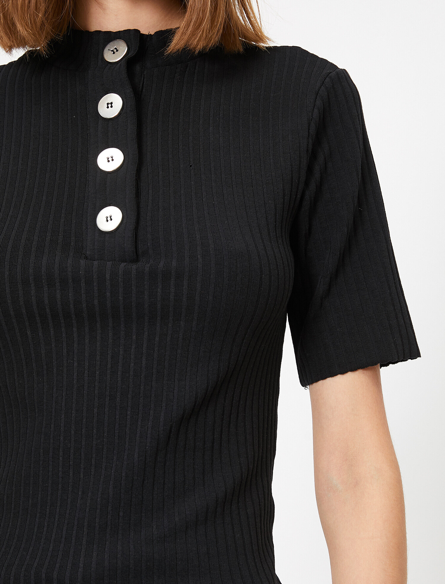   Düğme Detaylı Kısa Kollu Tişört