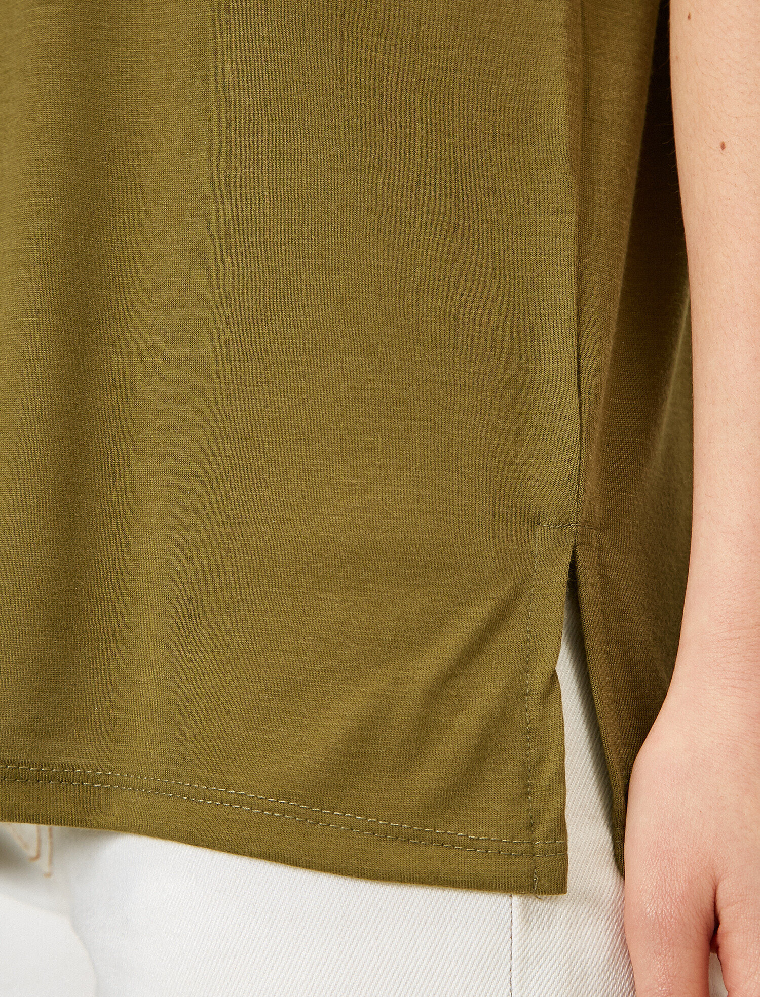   Parlak Baskı Detaylı Tişört