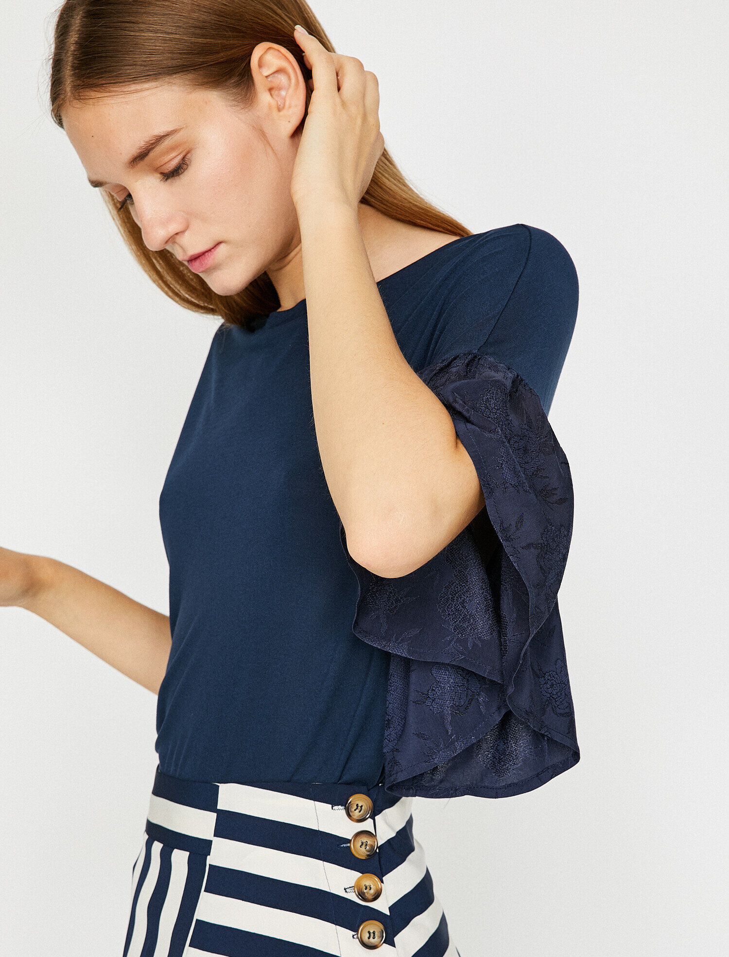   Fırfır Detaylı Tişört