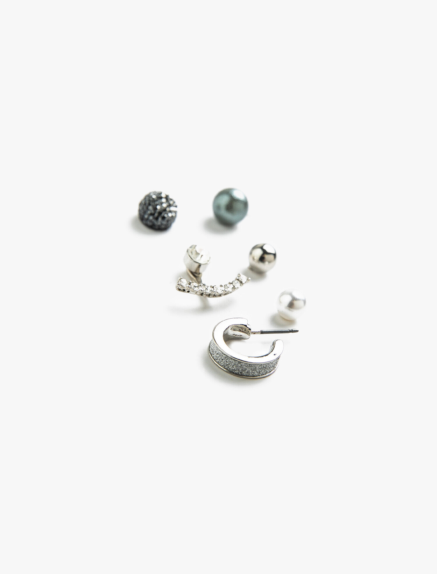  Kadın Çoklu Küpe Seti