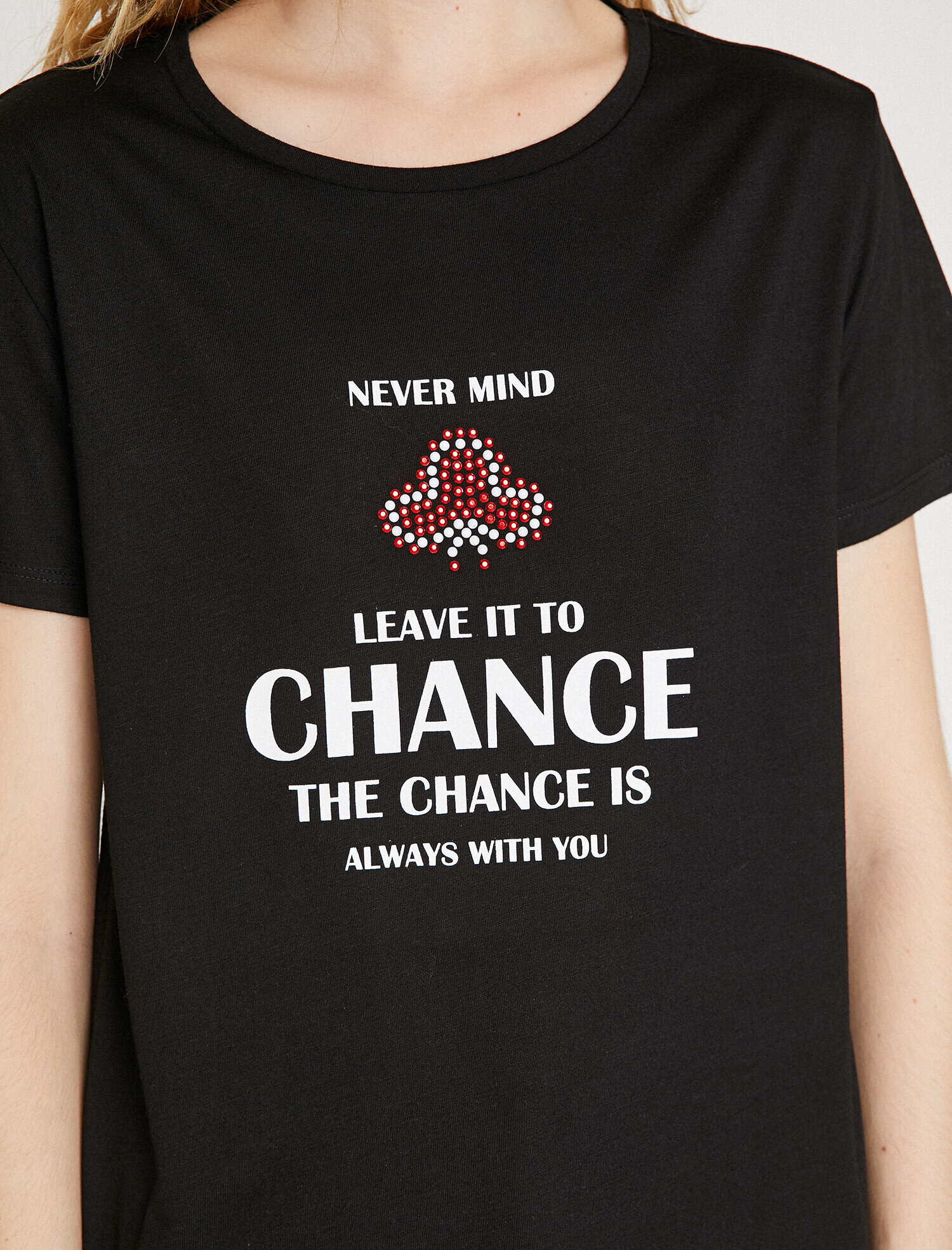   Taş Detaylı Yazı Baskılı Bisiklet Yaka Tişört