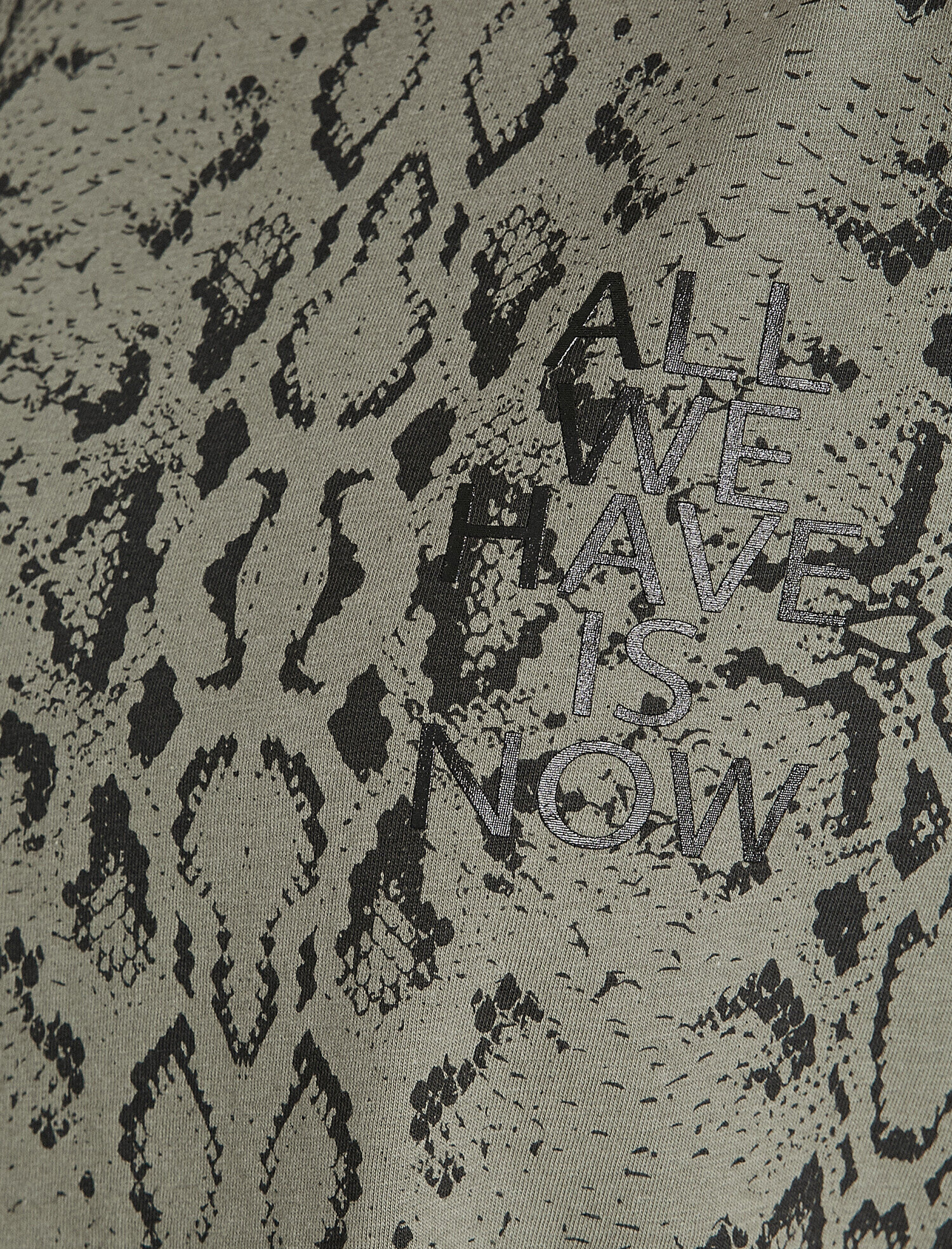   Leopar Desenli Tişört