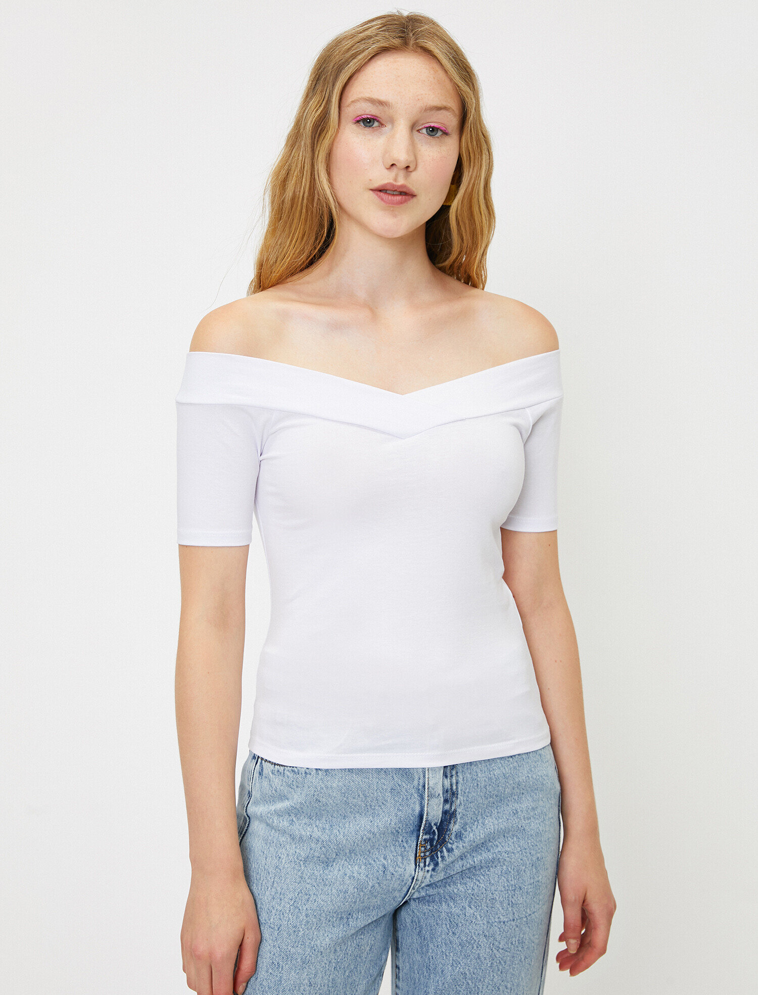   Omzu Açık Tişört