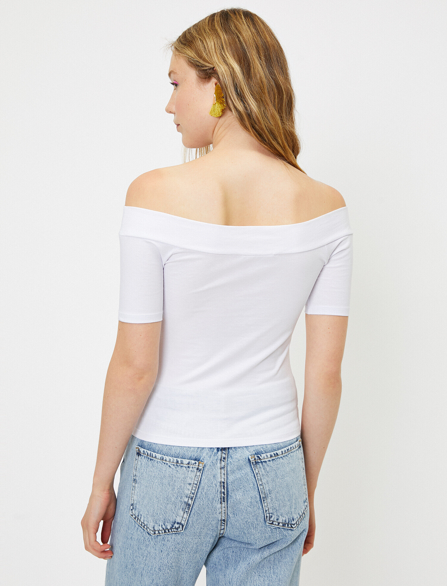   Omzu Açık Tişört