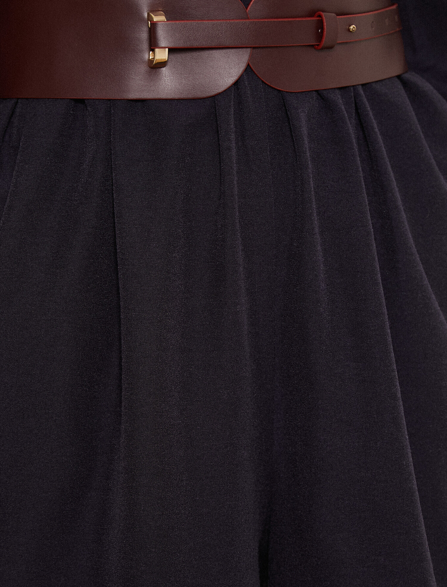   V Yaka Kemer Detaylı Kısa Paça Tulum