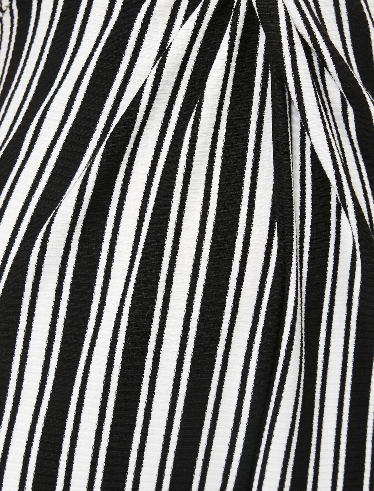   V Yaka Kısa Kollu Çizgili Tulum