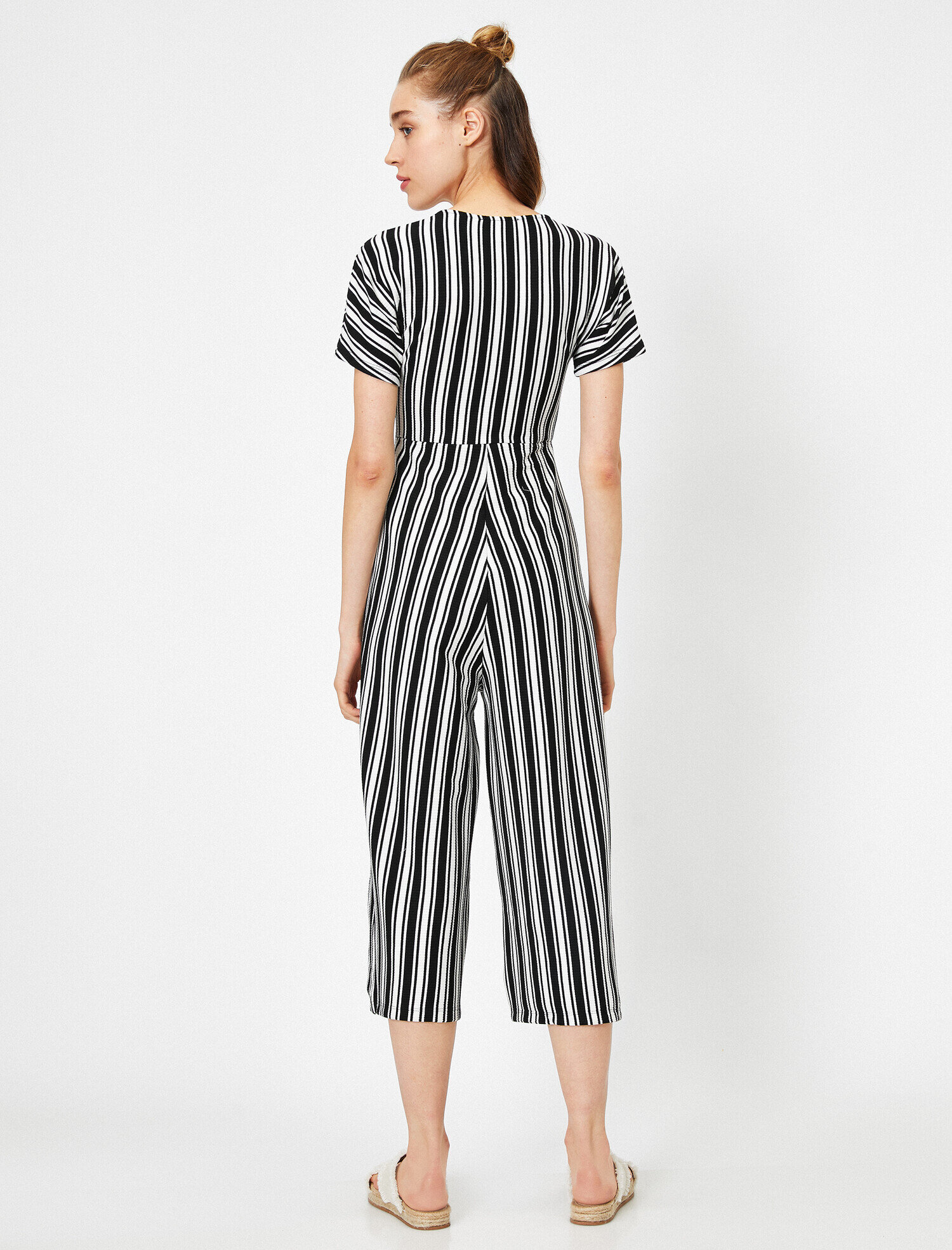   V Yaka Kısa Kollu Çizgili Tulum