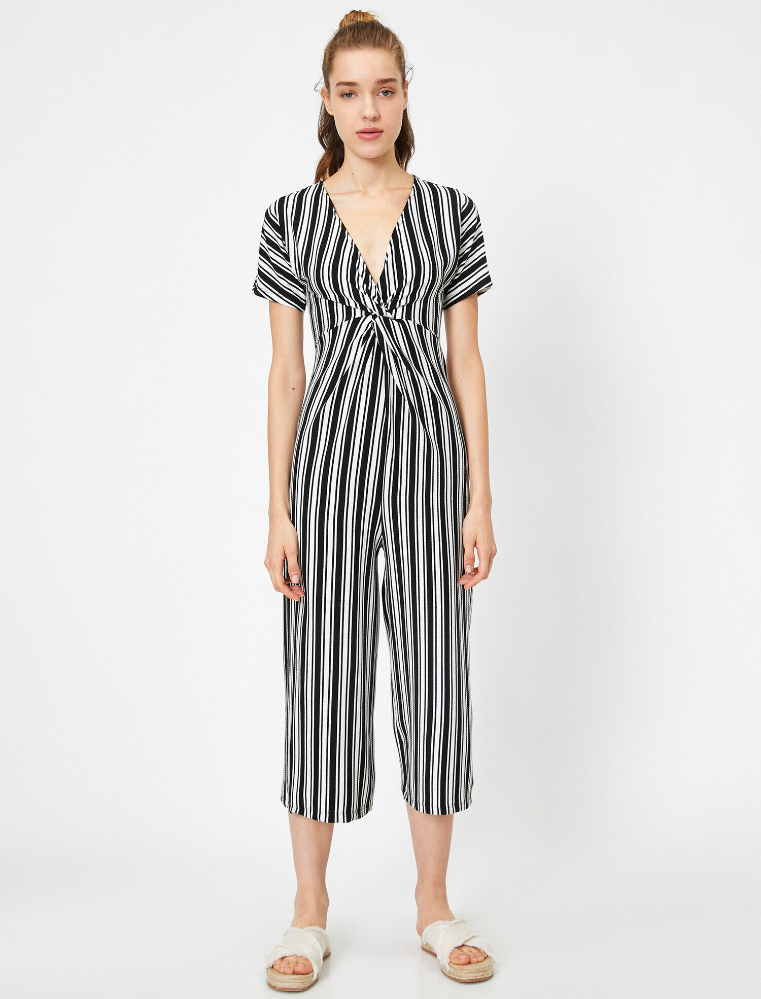   V Yaka Kısa Kollu Çizgili Tulum