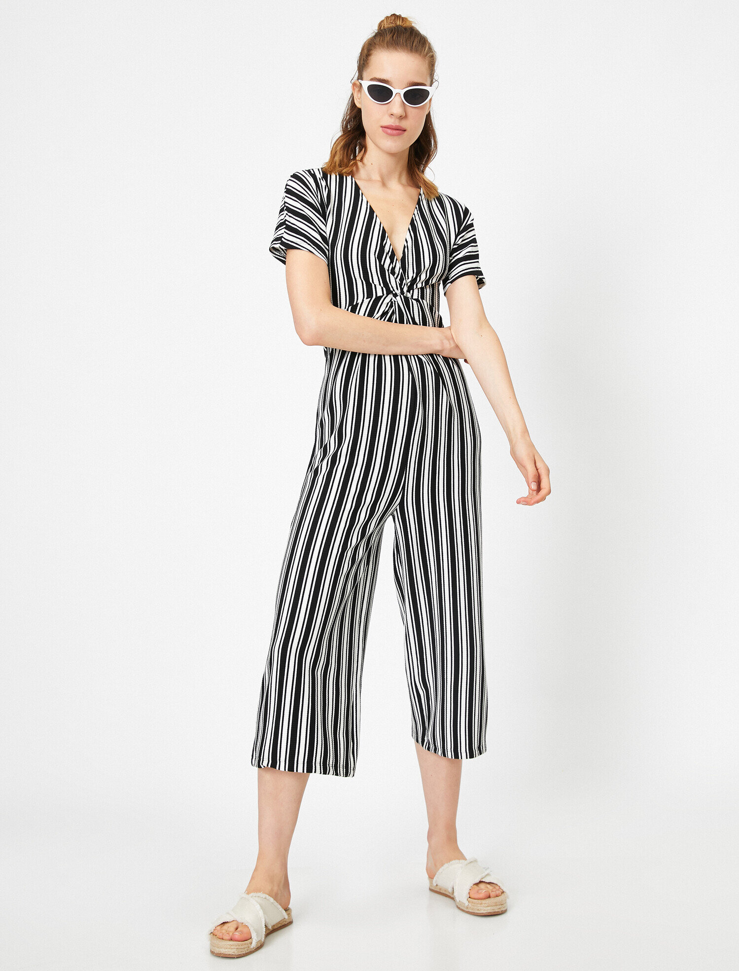   V Yaka Kısa Kollu Çizgili Tulum