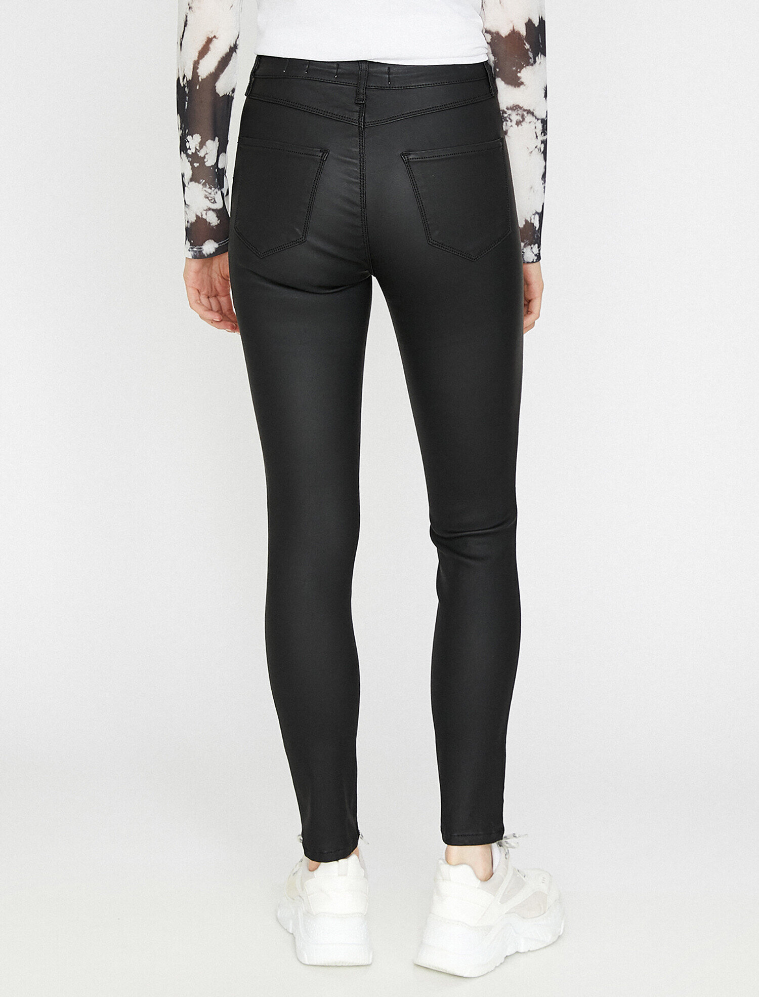   Deri Görünümlü Pantolon