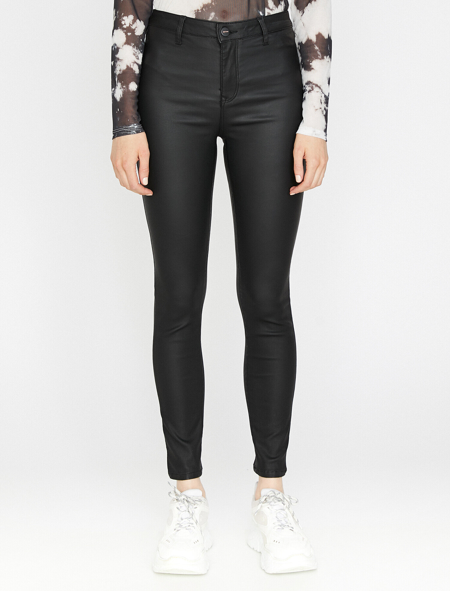   Deri Görünümlü Pantolon