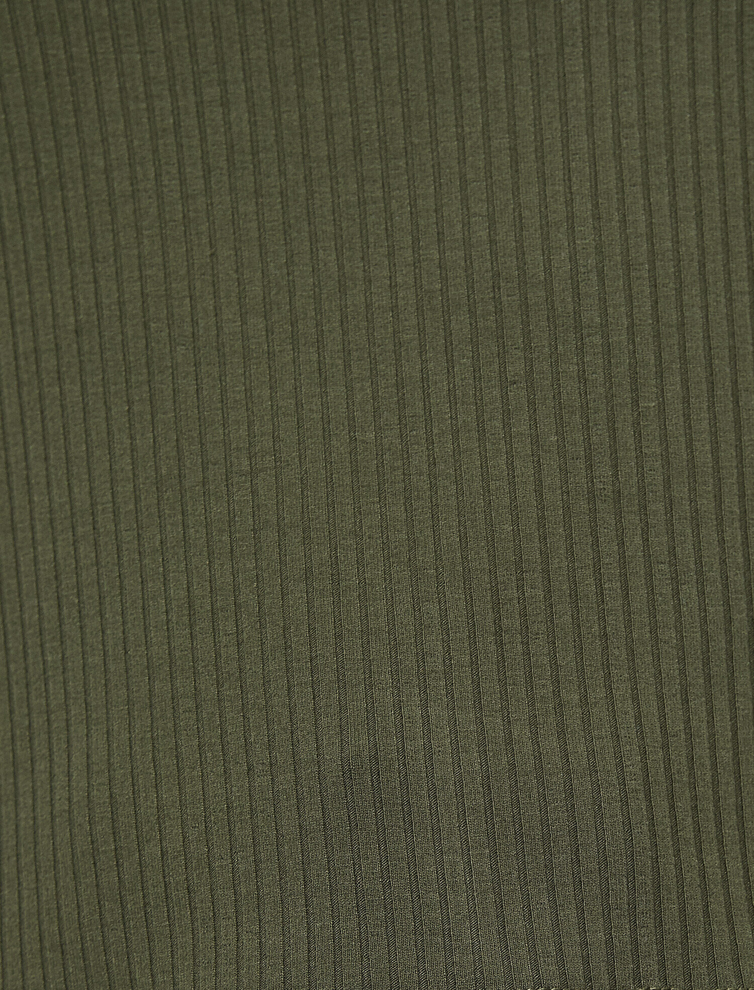   Kare Yaka Dar Kesim Tişört