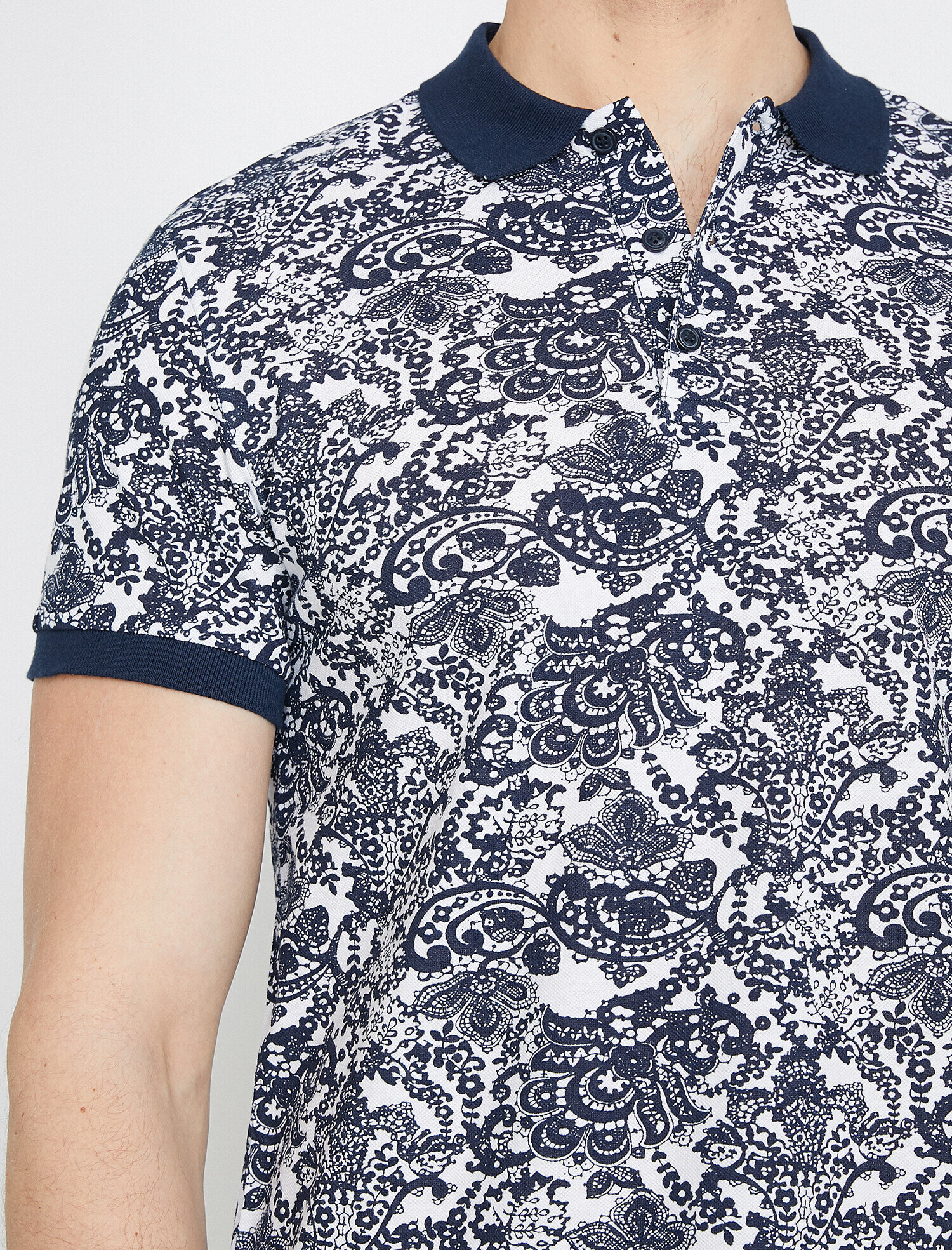   Desenli Polo Yaka Tişört Kısa Kollu