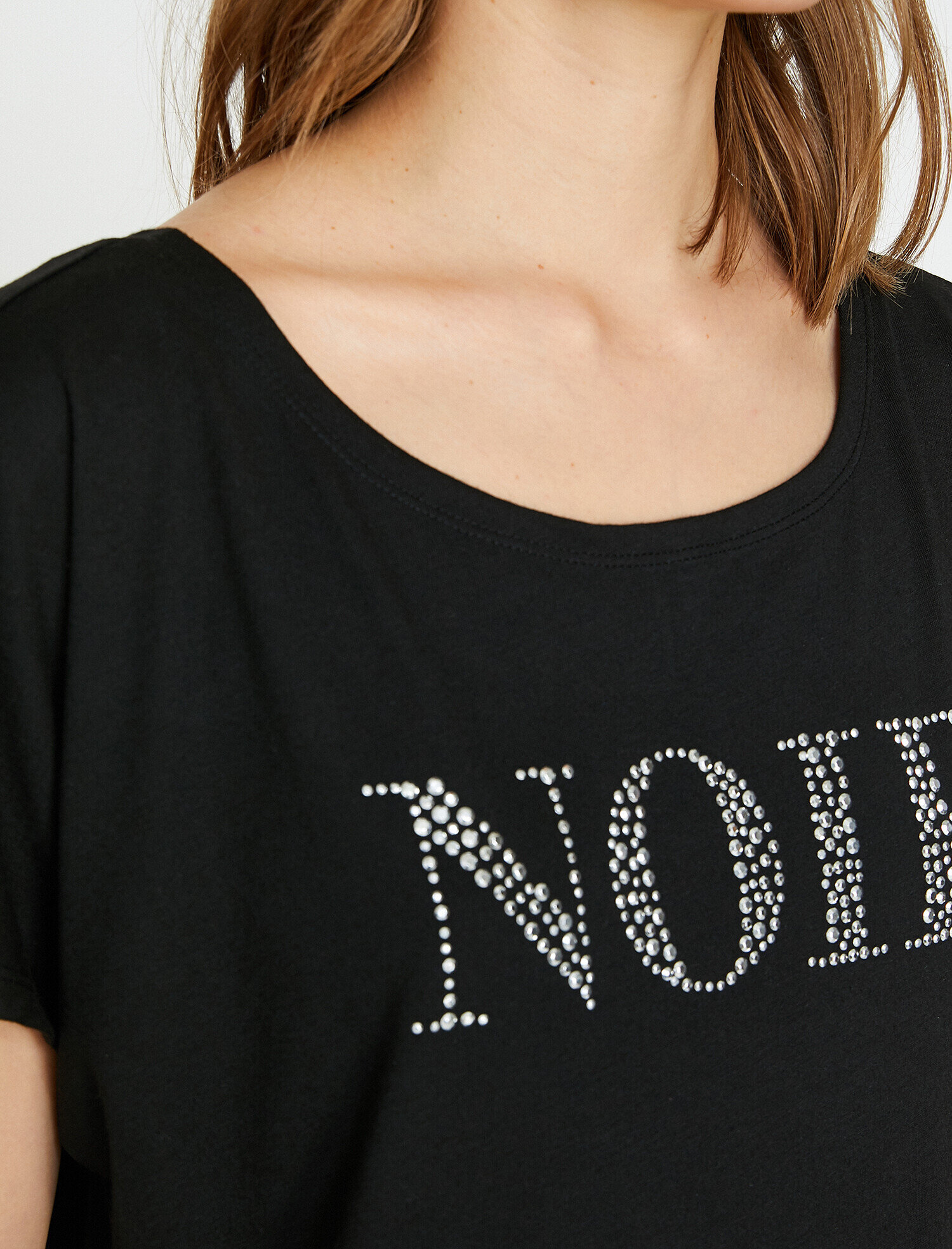   Taş Detaylı Geniş Kalıp Tişört