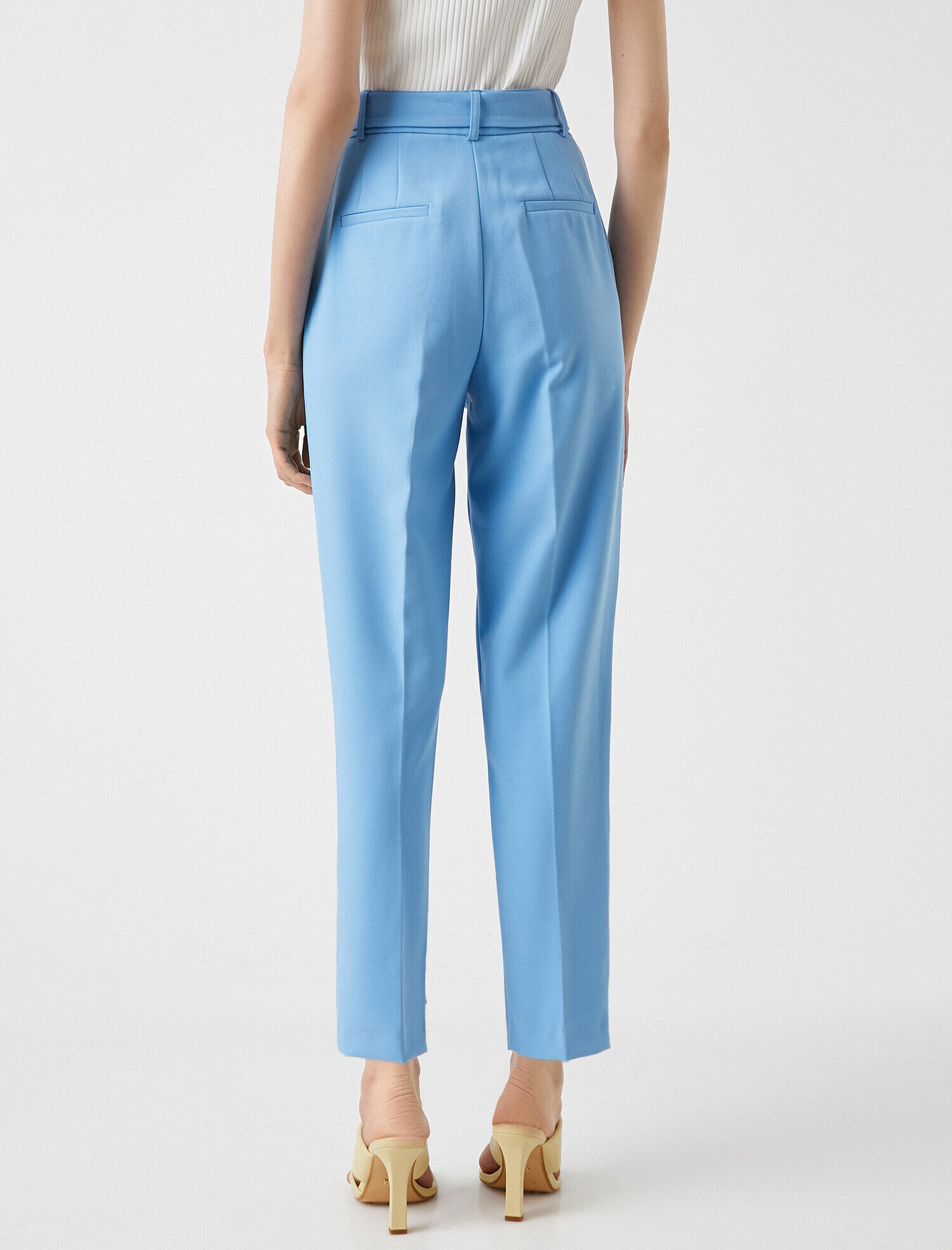   Kemer Detayli Pantolon