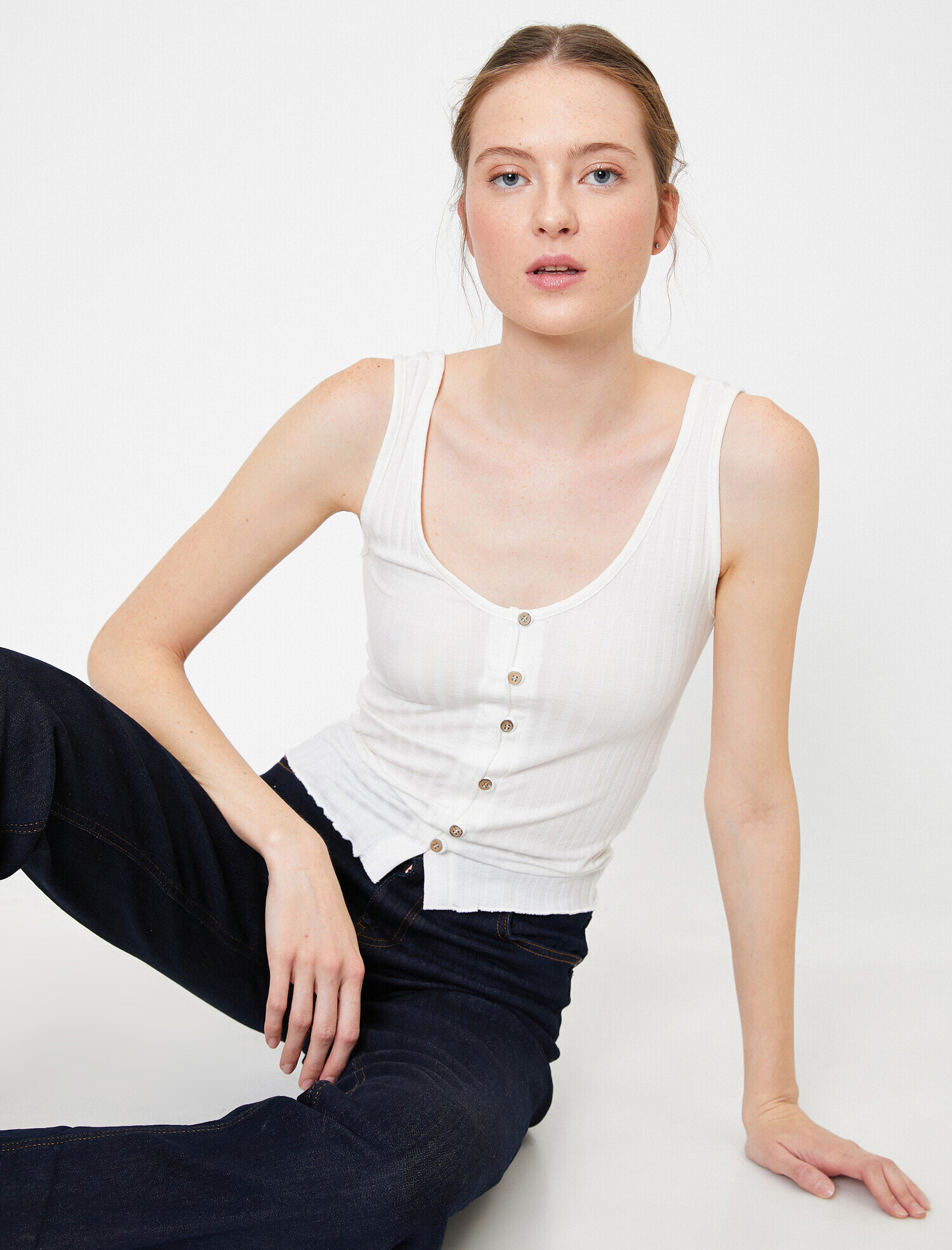   Düğme Detaylı Atlet