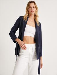 Kareli Apolet ve Şerit Detaylı Uzun Blazer