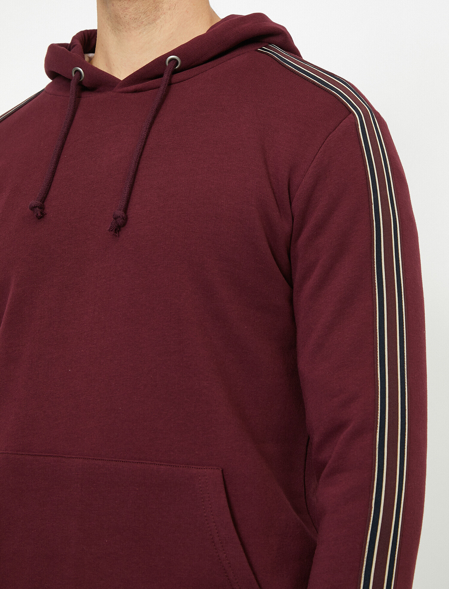   Kapüşonlu Kolları Şerit Detaylı Kanguru Cepli Sweatshirt