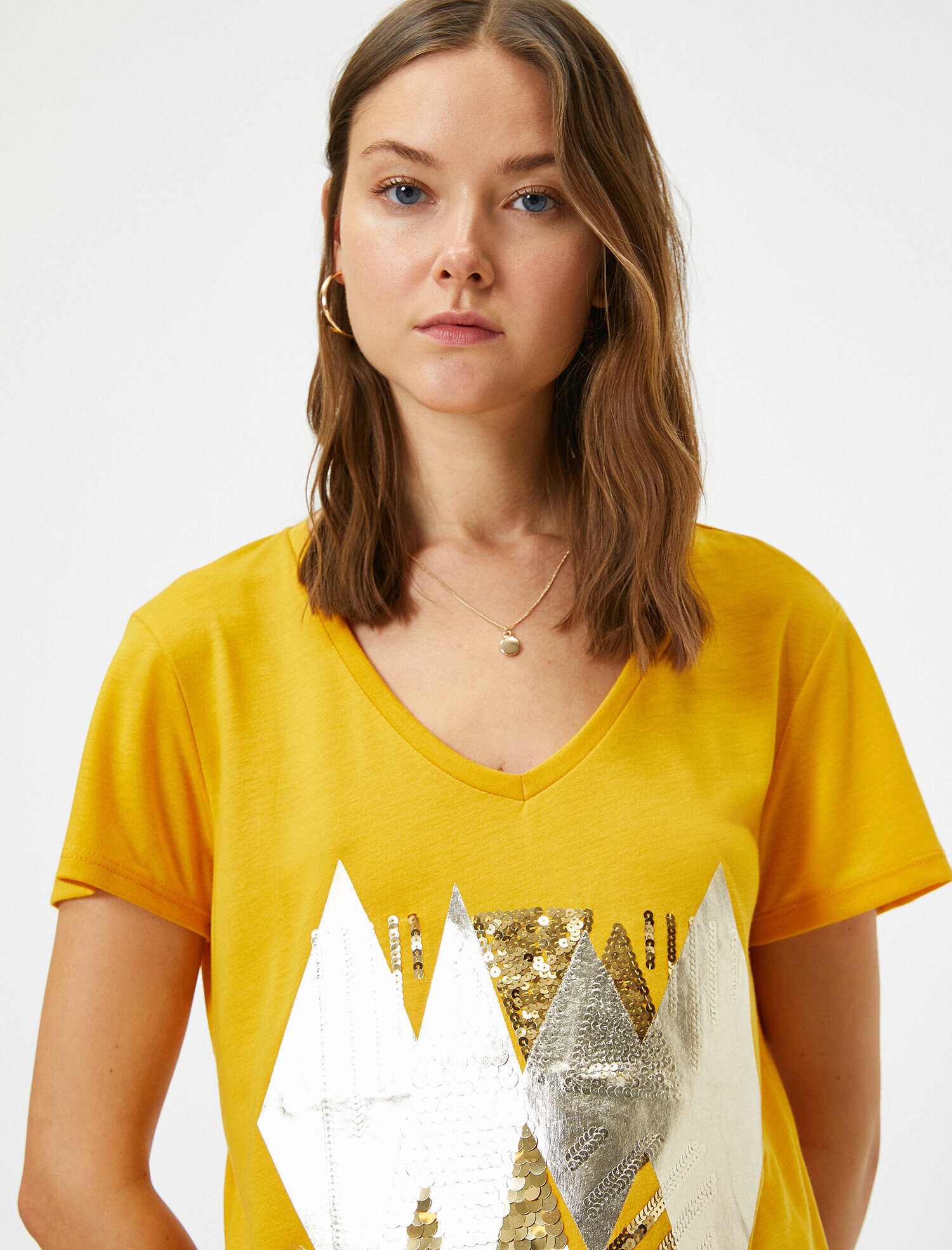   Pul Payet Detaylı Tişört