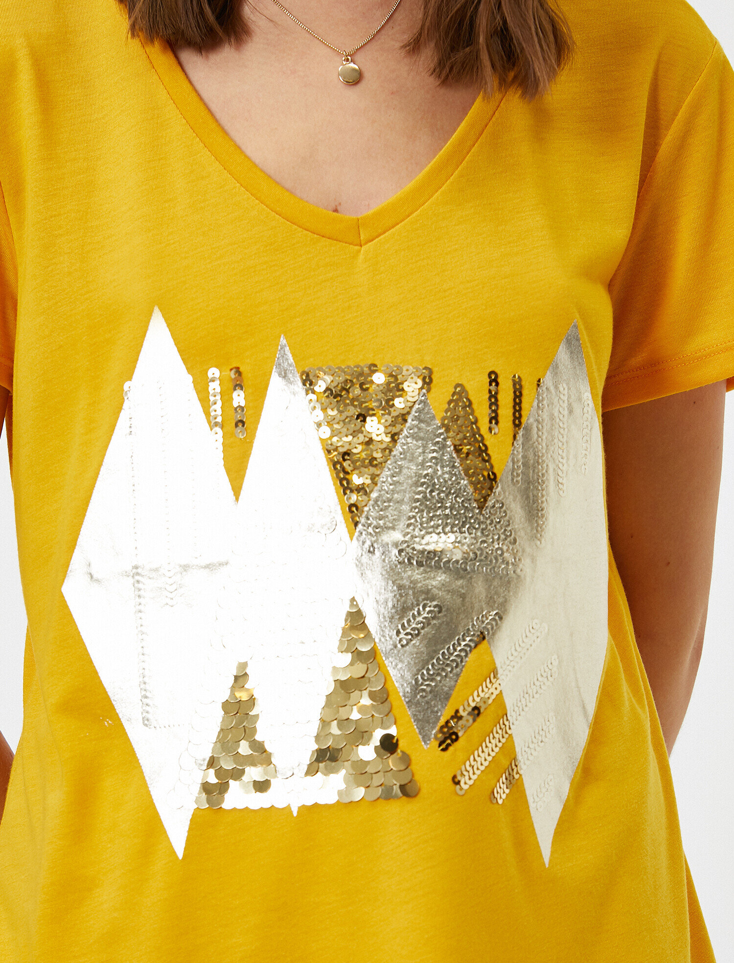   Pul Payet Detaylı Tişört