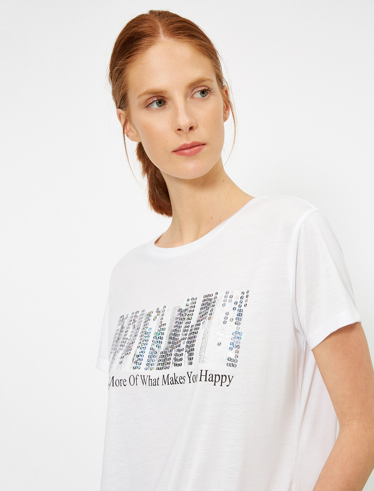   Yazı Baskılı Pul Detaylı Tişört