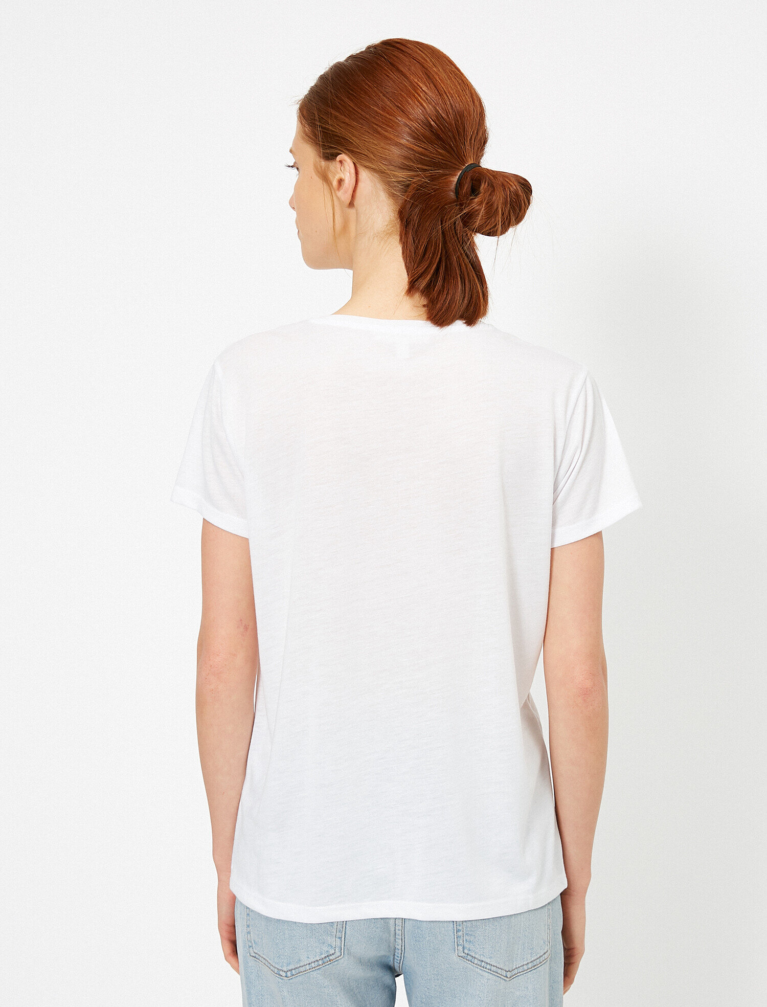   Yazı Baskılı Pul Detaylı Tişört