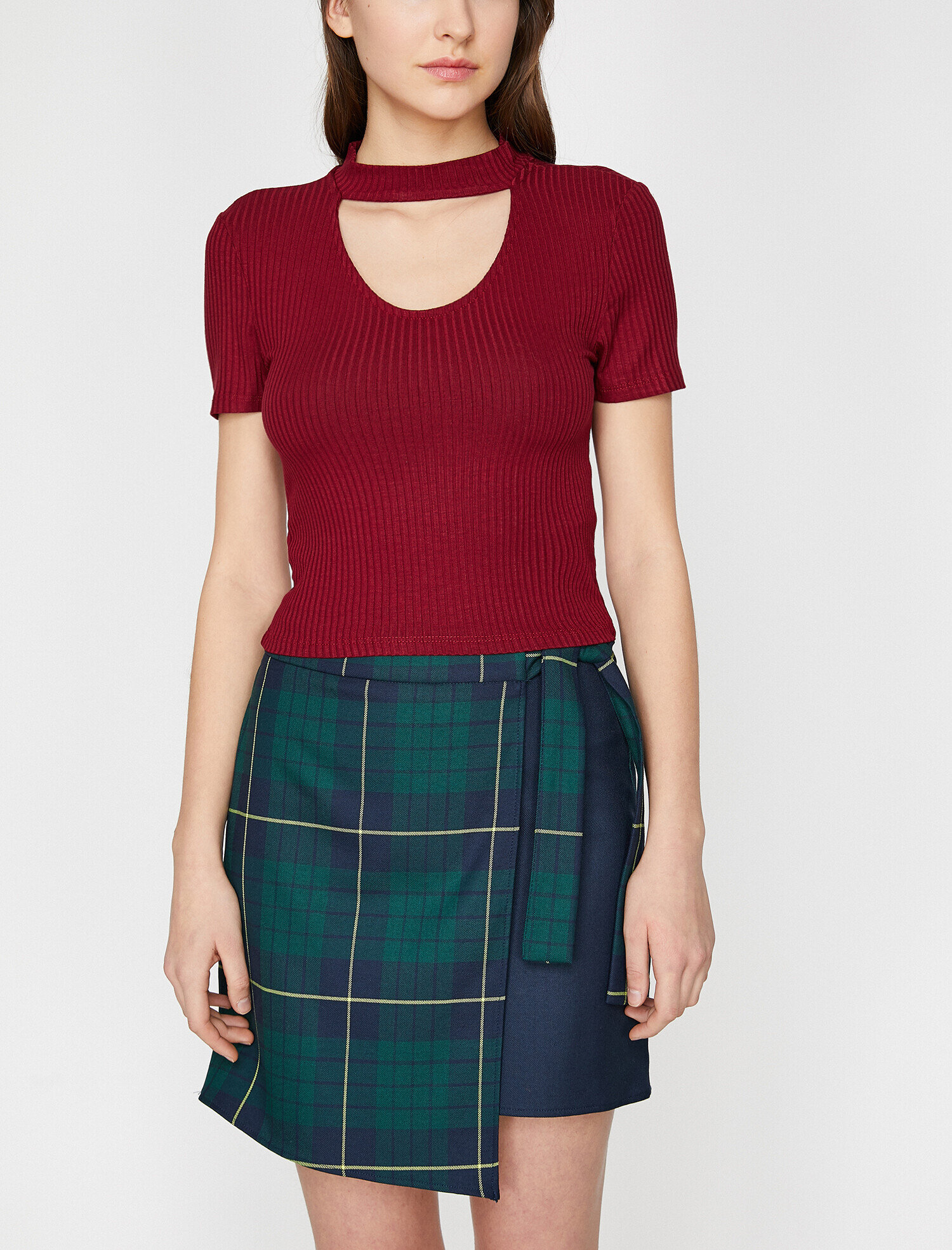   Yaka Detaylı Tişört