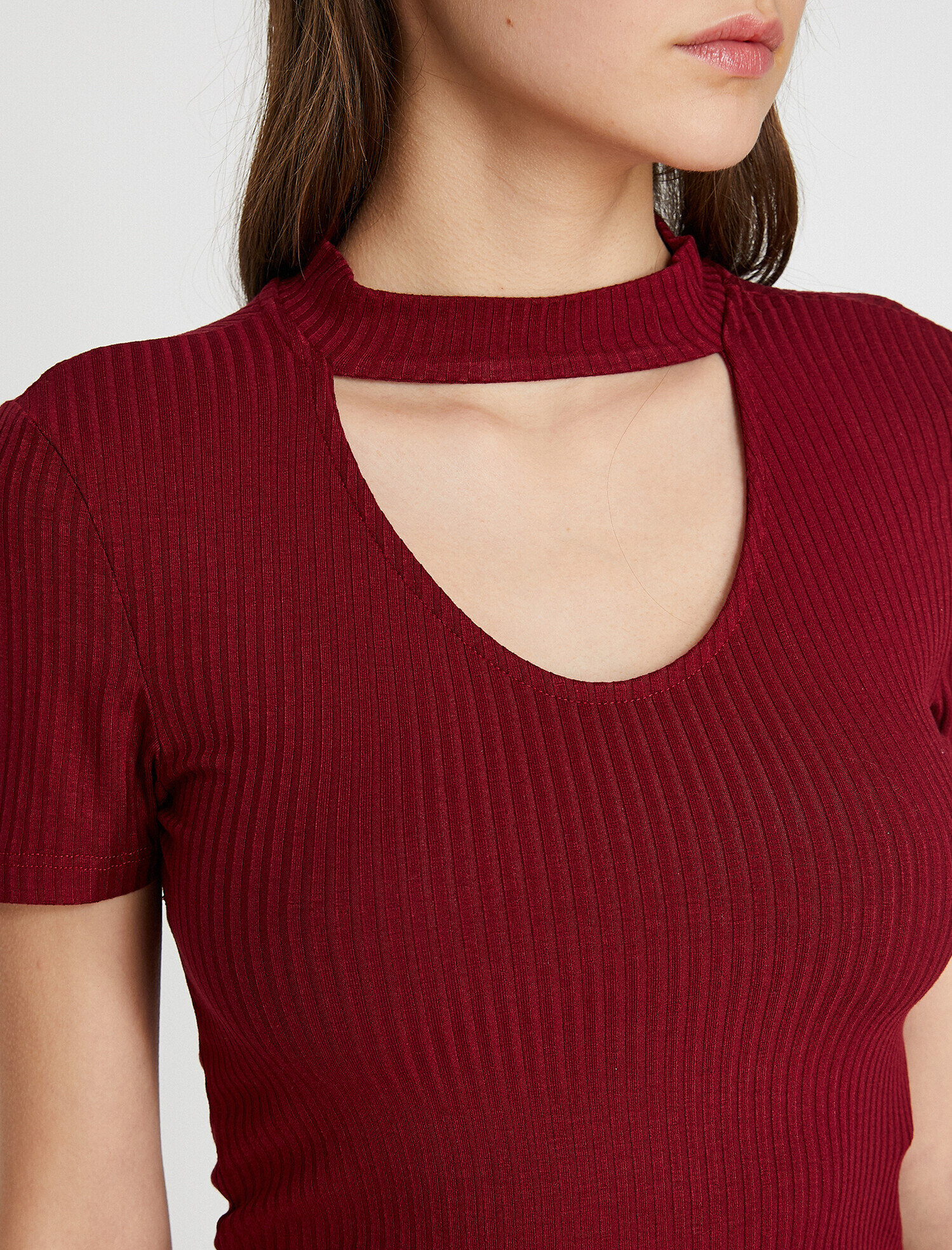   Yaka Detaylı Tişört