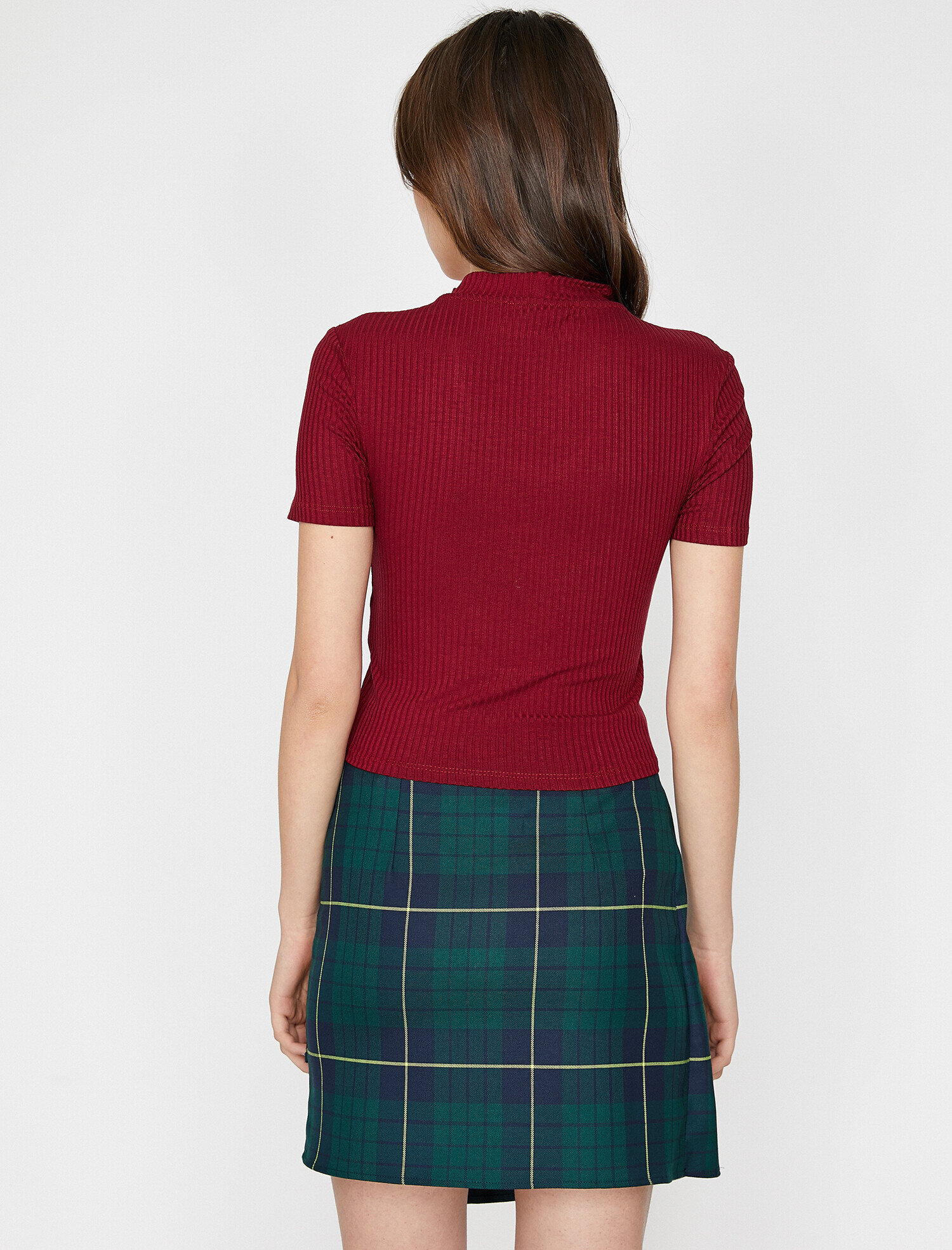   Yaka Detaylı Tişört