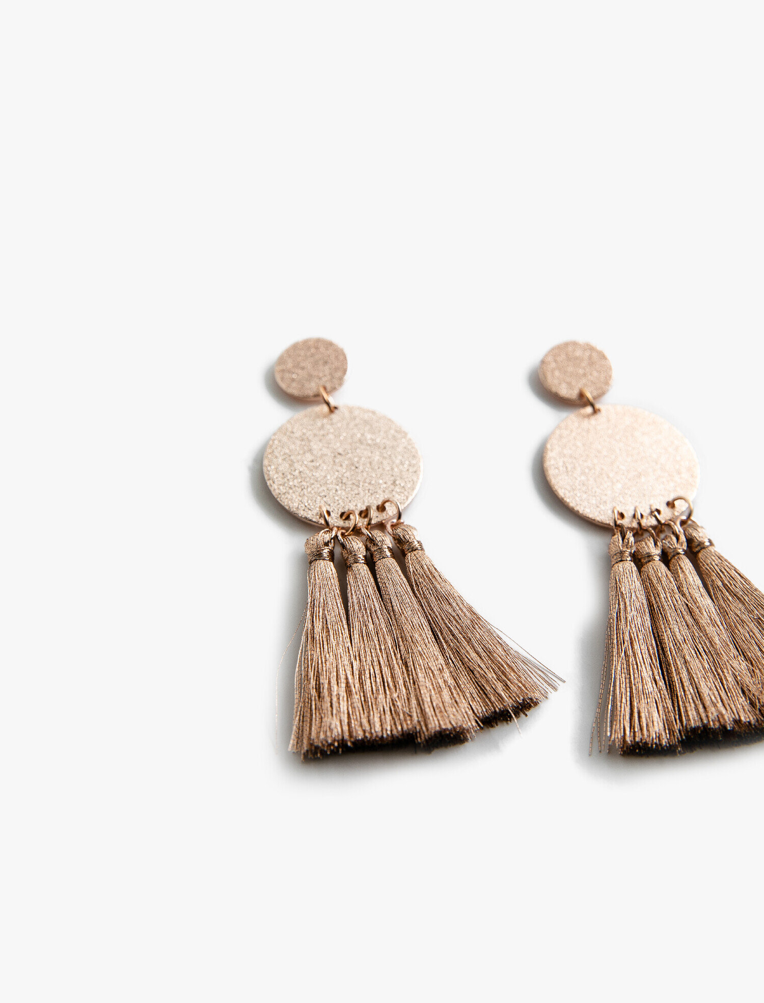  Kadın Püsküllü Metalik Küpe