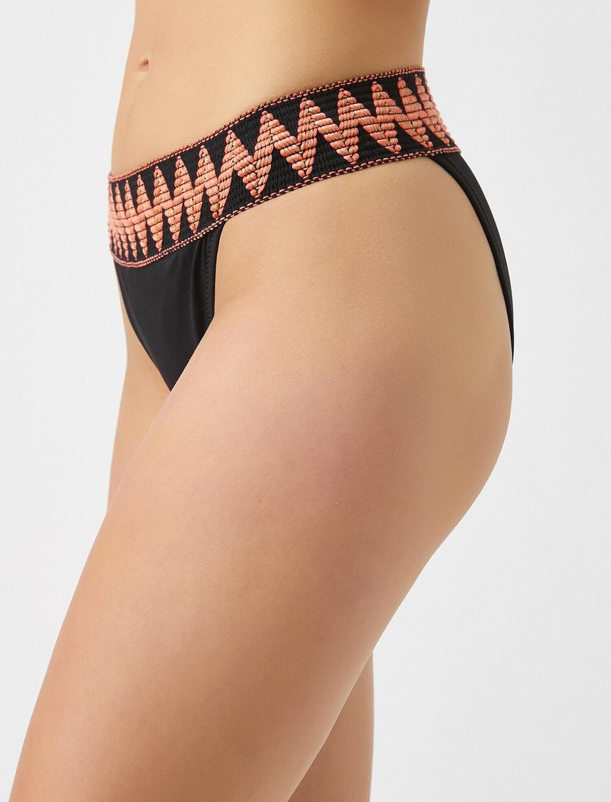   İşlemeli Bikini Altı