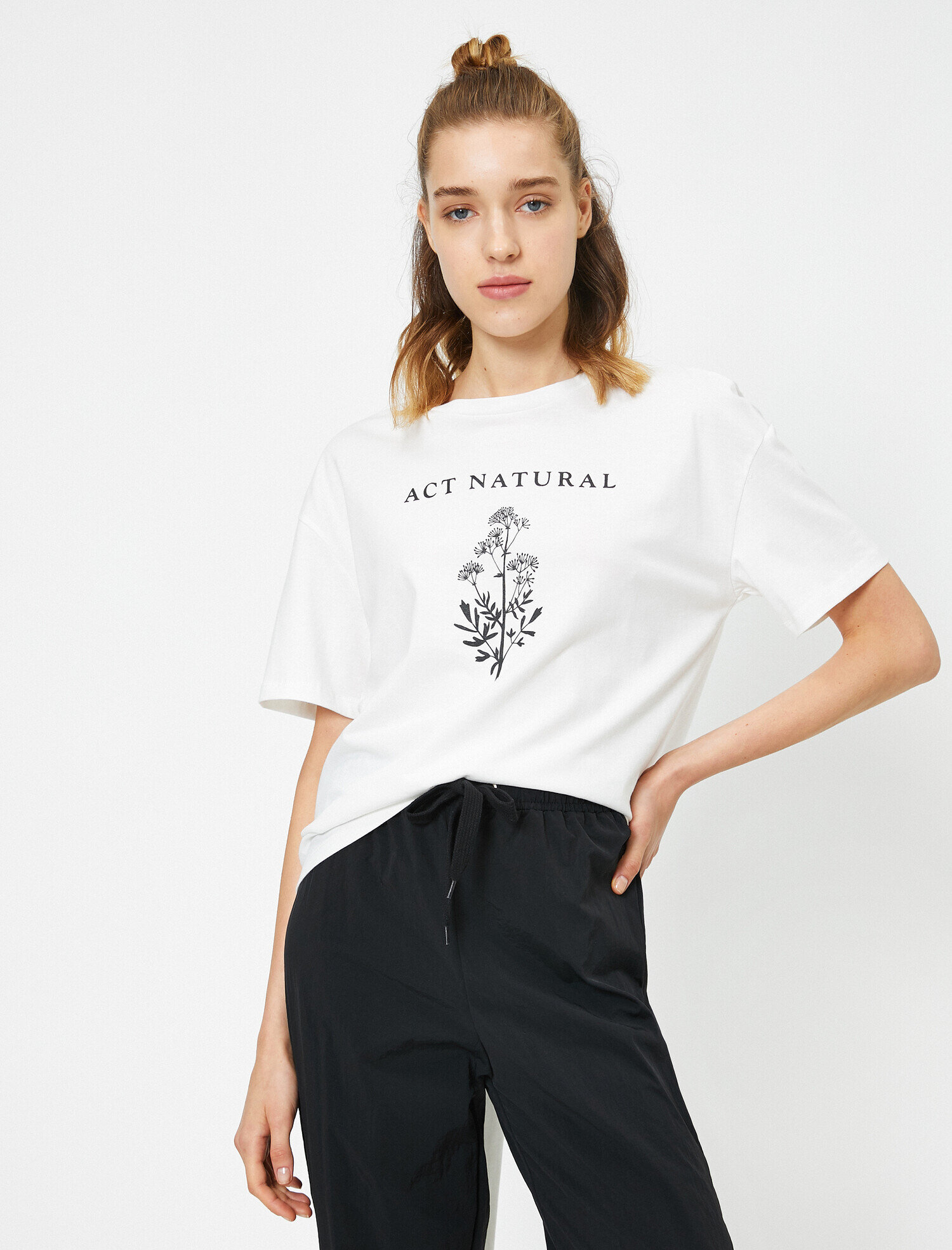   Kısa Kollu Arkası Bağlama Detaylı Bisiklet Yaka Tişört