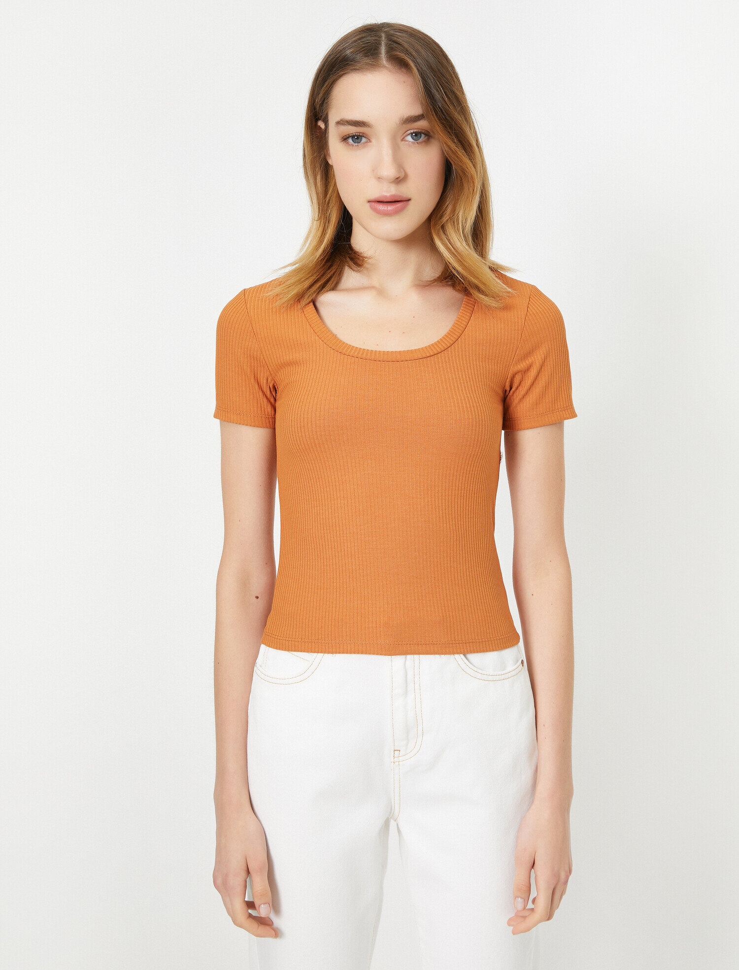   Yuvarlak Yaka Kısa Kollu Body