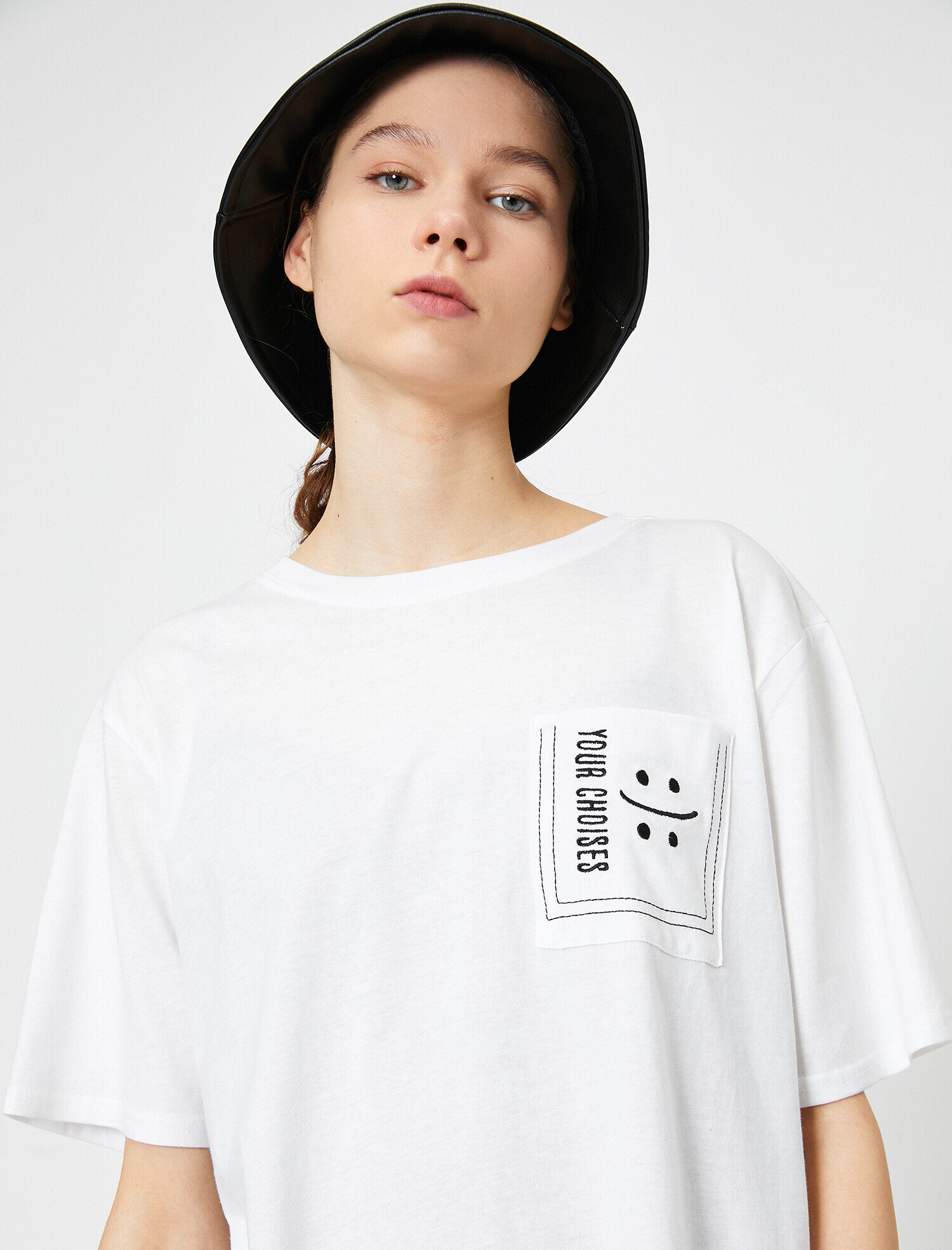   Cep Detaylı Tişört