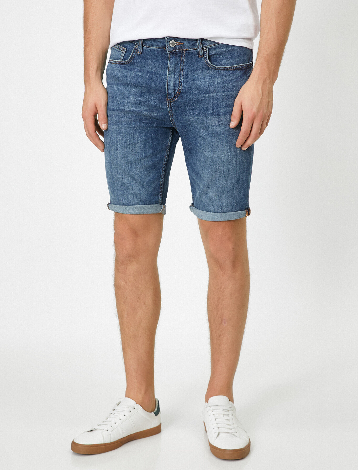   Dizi Katlama Detaylı Cepli Jean Şort