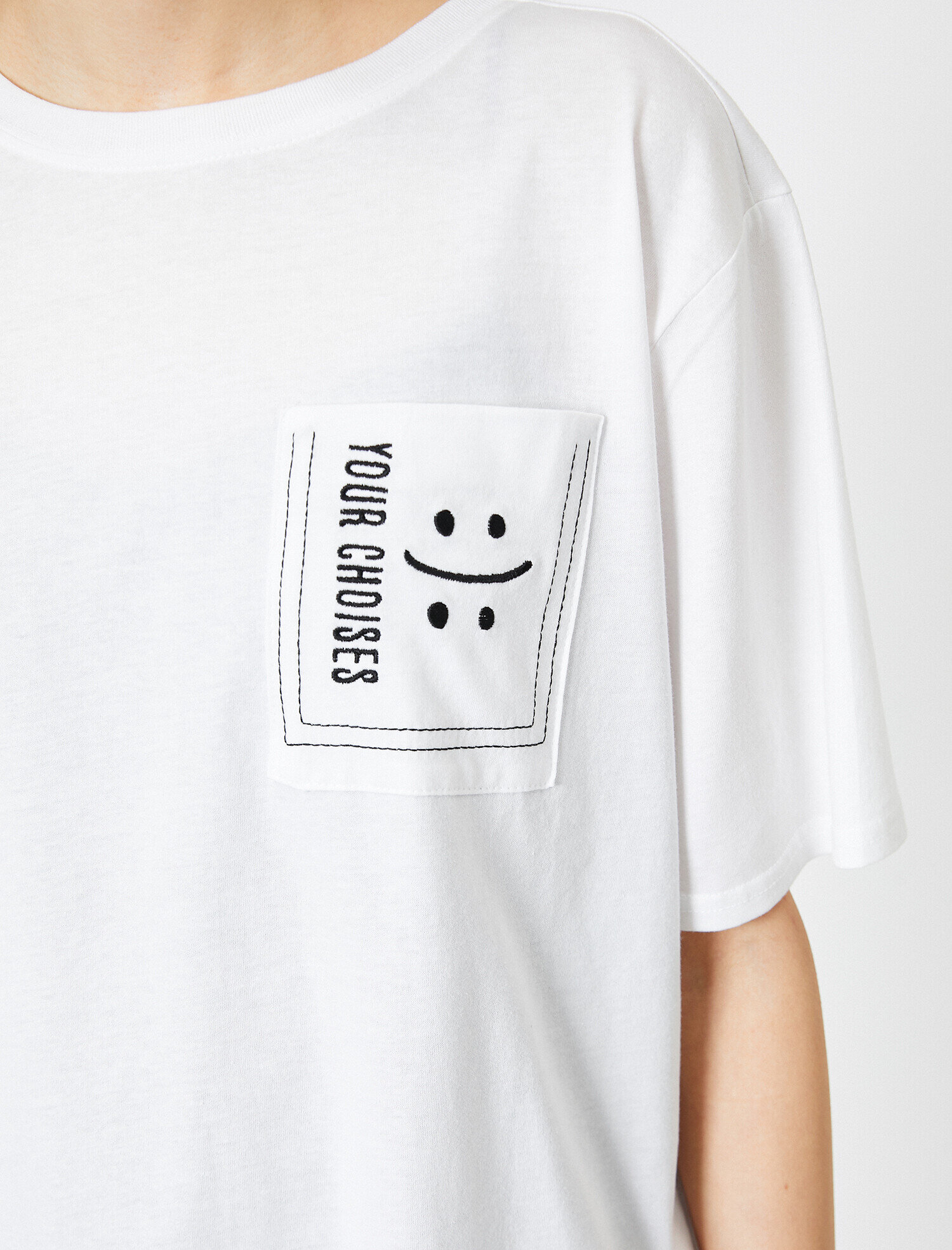   Cep Detaylı Tişört