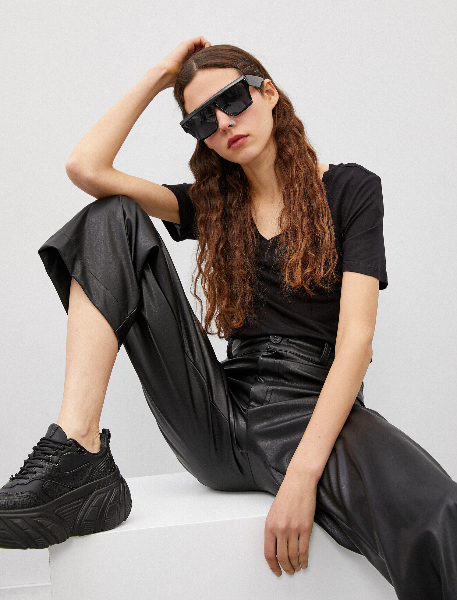   V Yaka Kısa Kollu Tişört