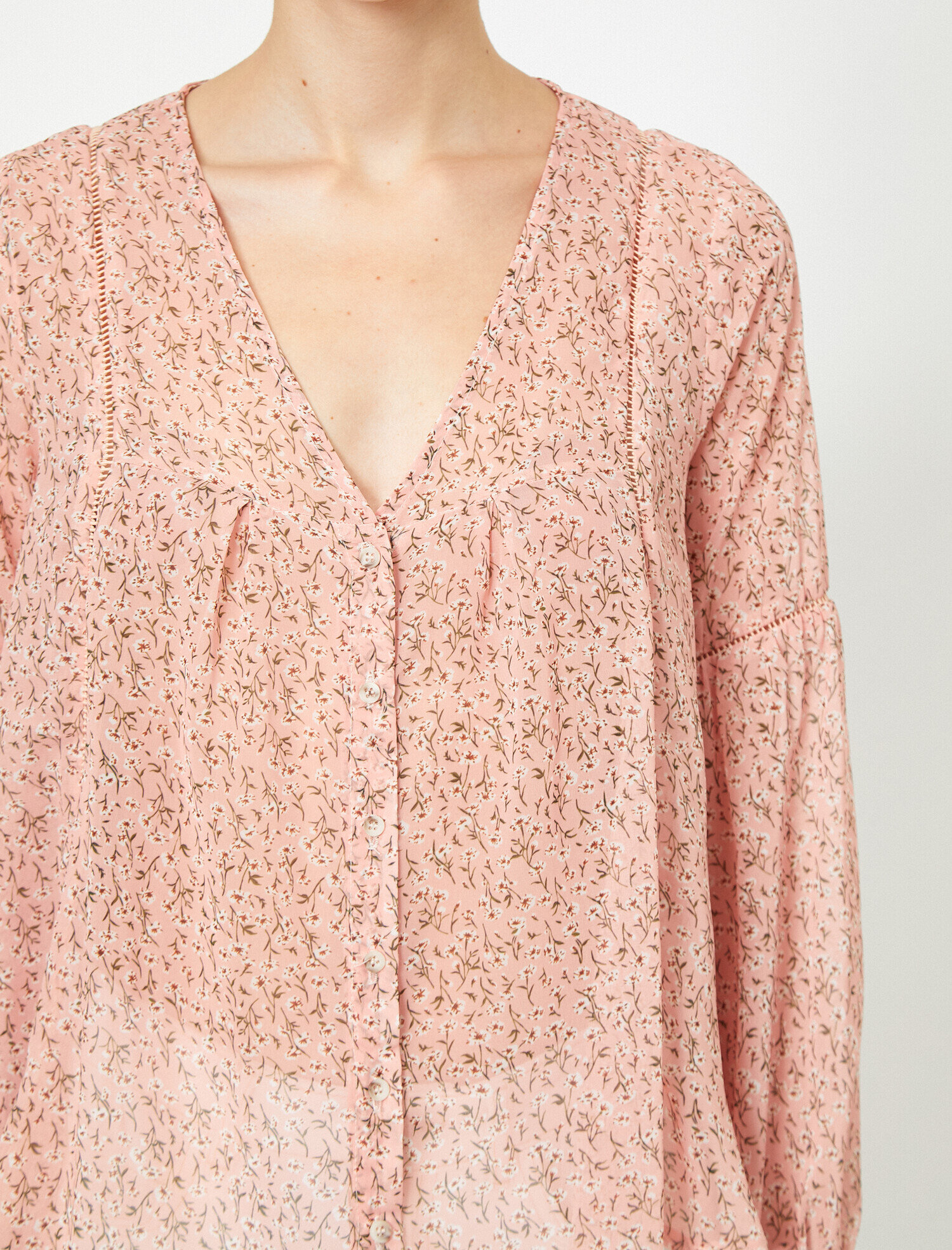   V Yaka Uzun Kollu Desenli Gömlek