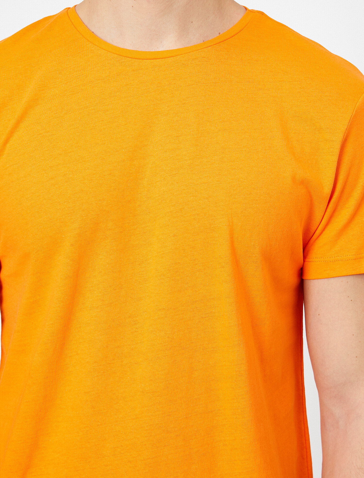   Bisiklet Yaka Pamuklu Dar Kesim Basic Tişört