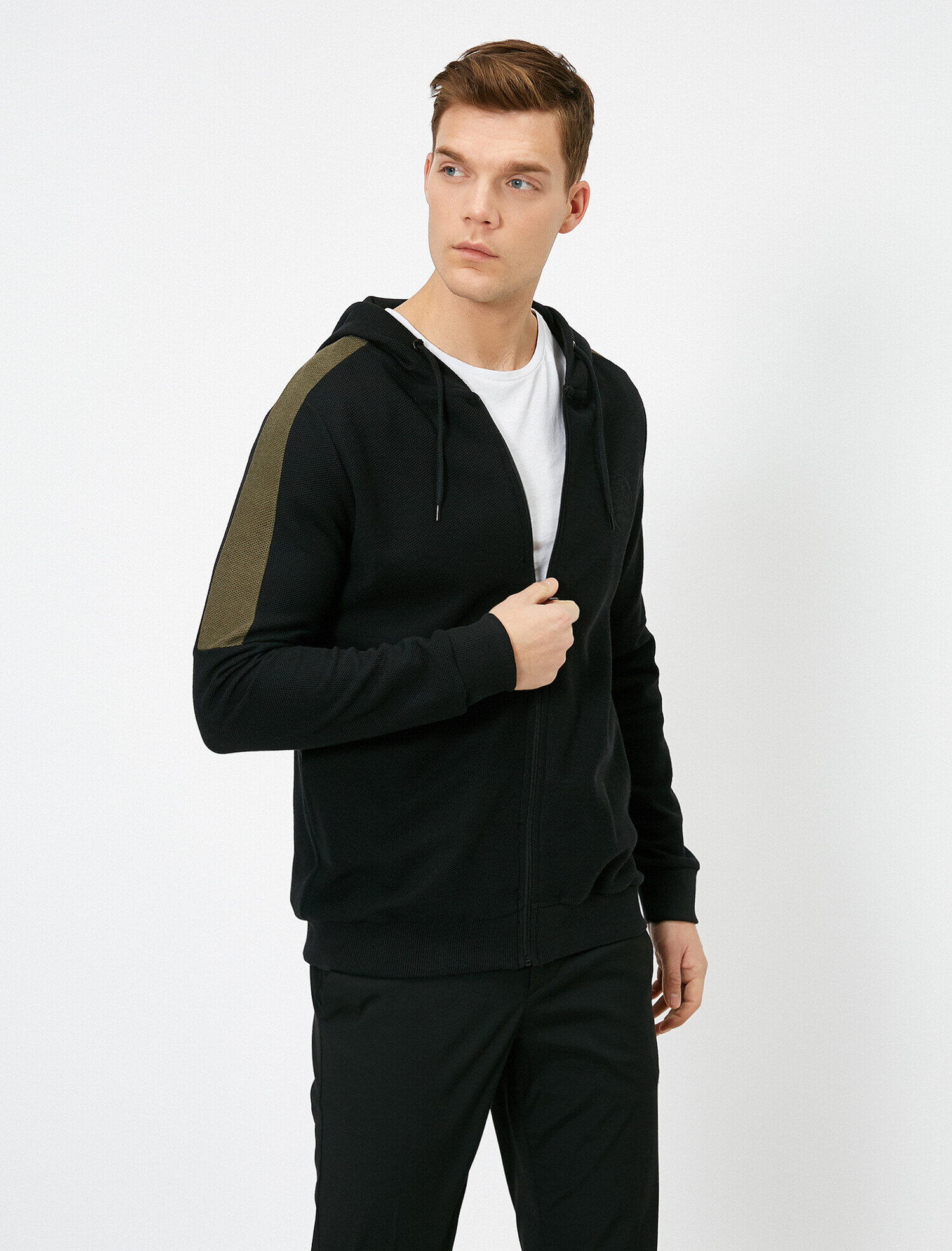   Kapüşonlu Fermuarlı Dokulu Kumaş İşlemeli Sweatshirt