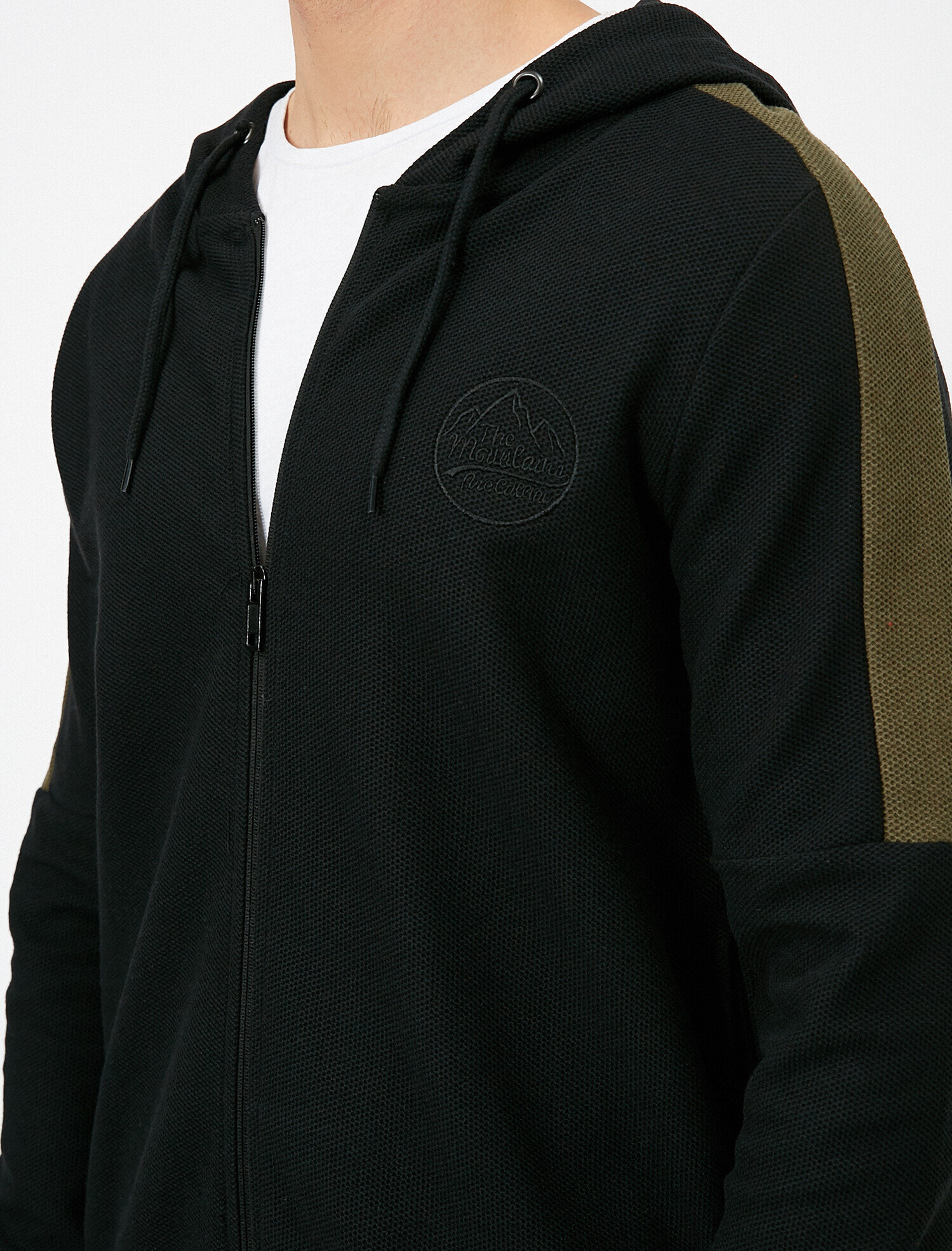   Kapüşonlu Fermuarlı Dokulu Kumaş İşlemeli Sweatshirt