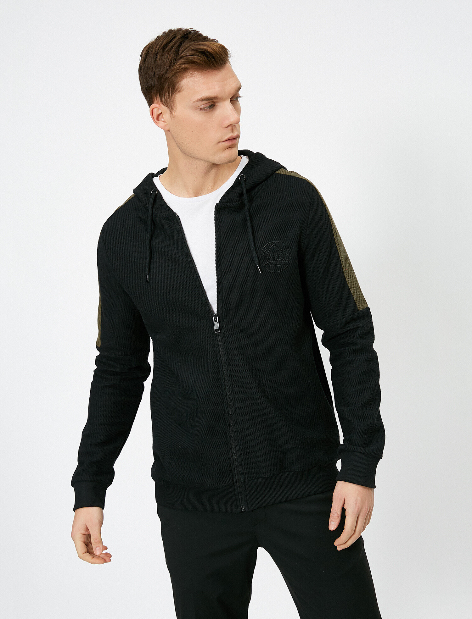   Kapüşonlu Fermuarlı Dokulu Kumaş İşlemeli Sweatshirt
