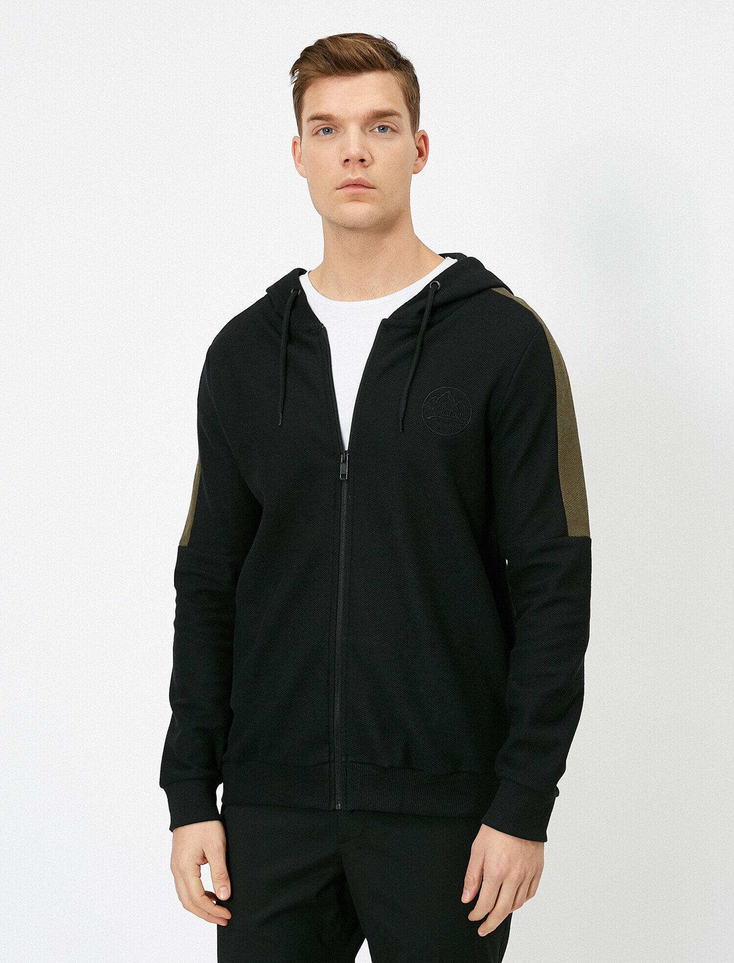   Kapüşonlu Fermuarlı Dokulu Kumaş İşlemeli Sweatshirt