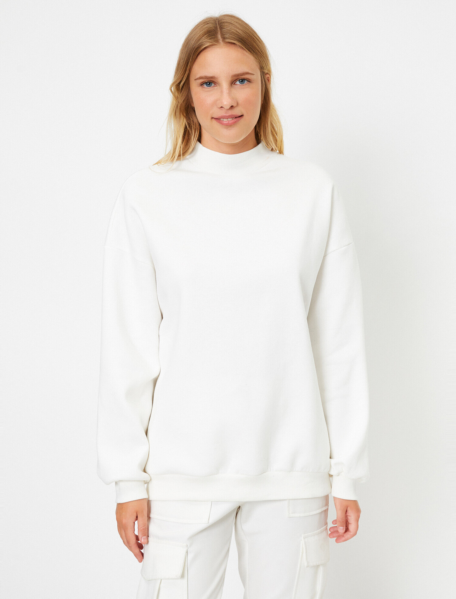   Boğazlı Uzun Kollu Basic Sweatshirt