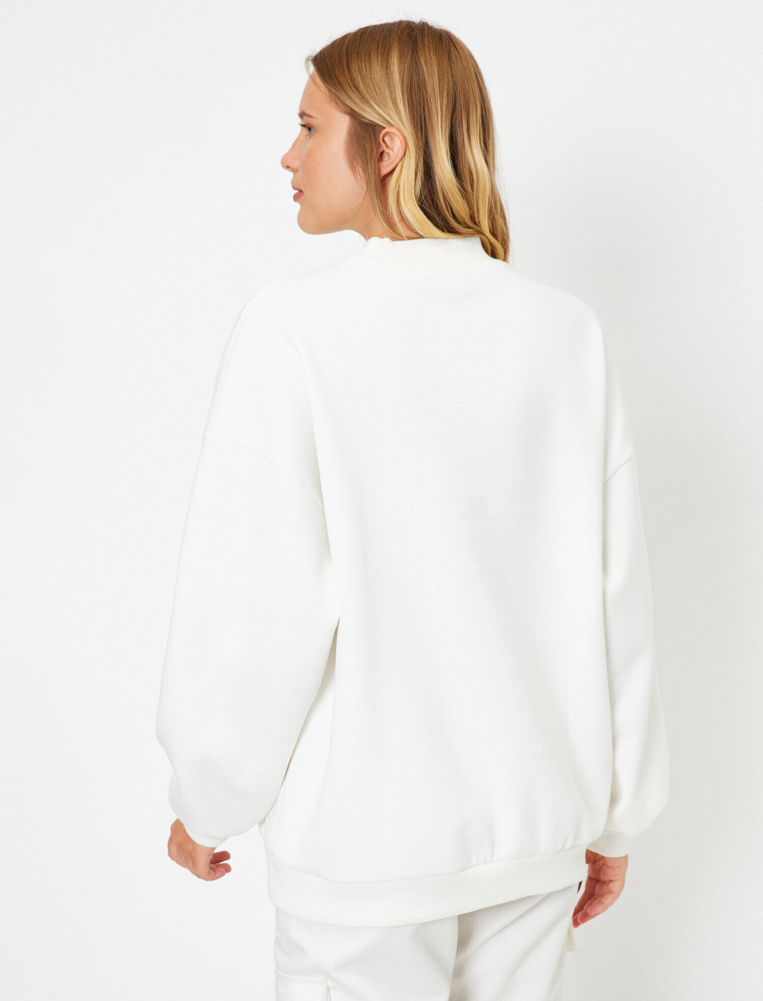   Boğazlı Uzun Kollu Basic Sweatshirt